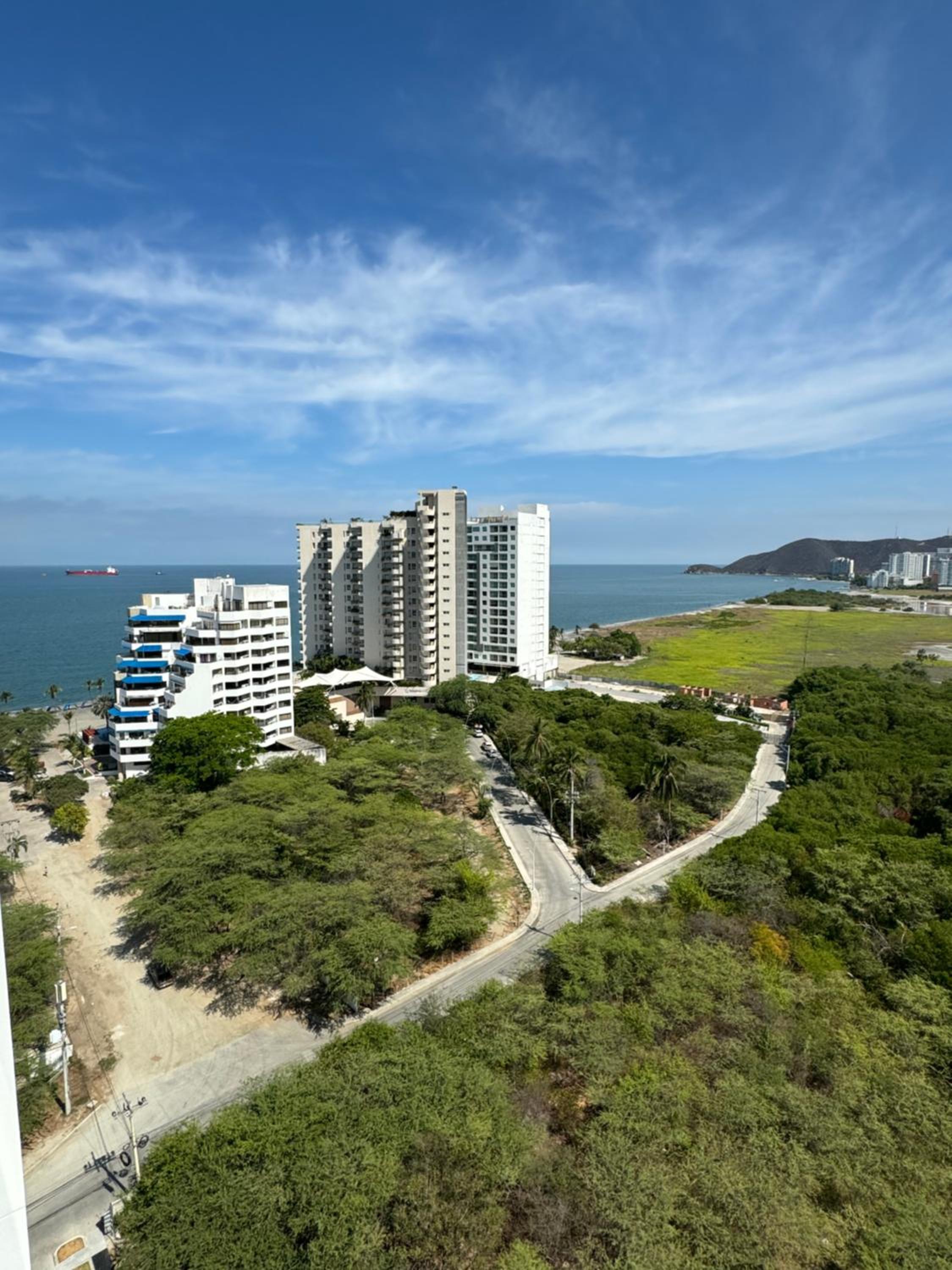 Suite con Jacuzzi y vista al mar piso 14