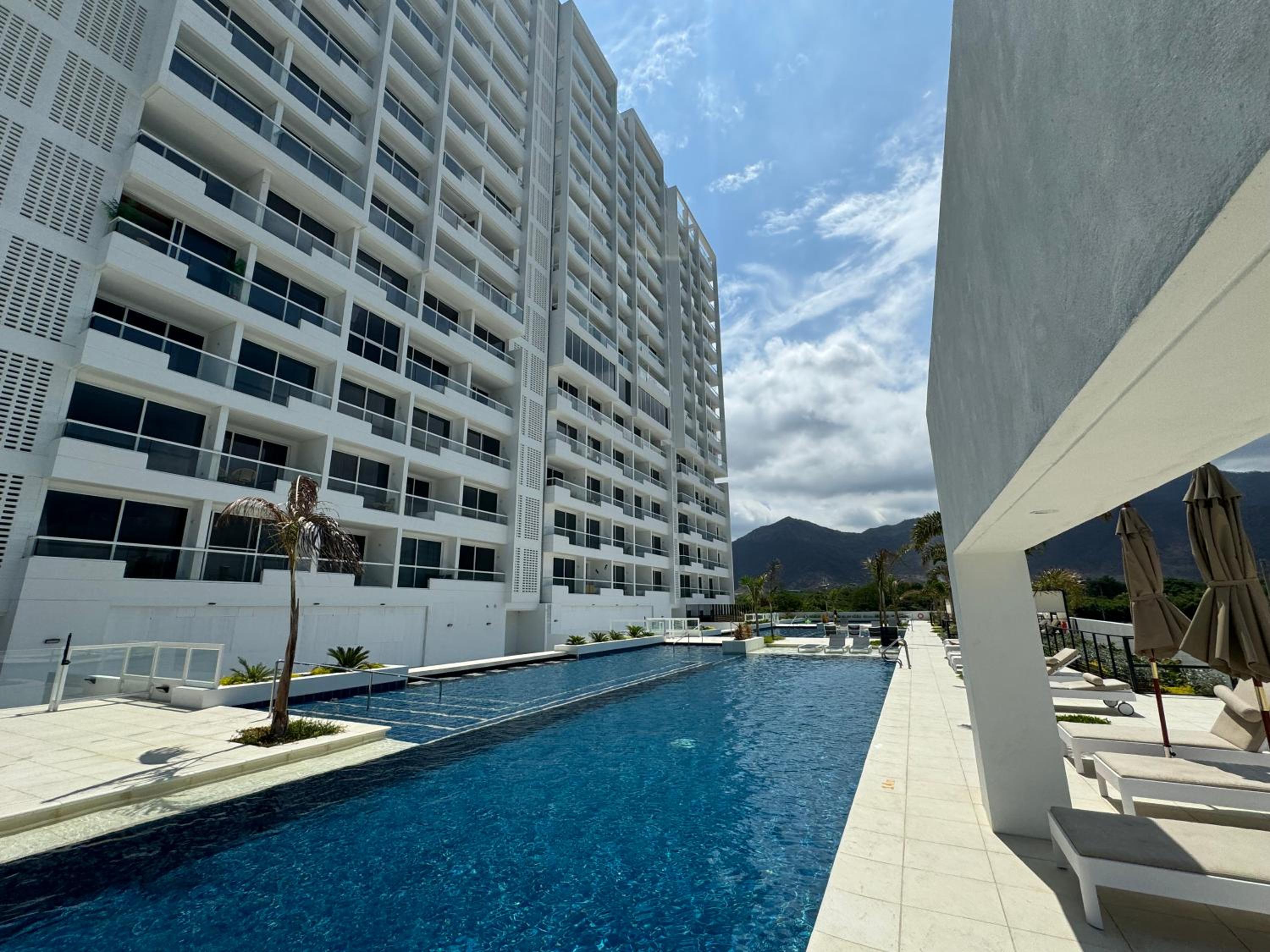 Suite con Jacuzzi y vista al mar piso 14