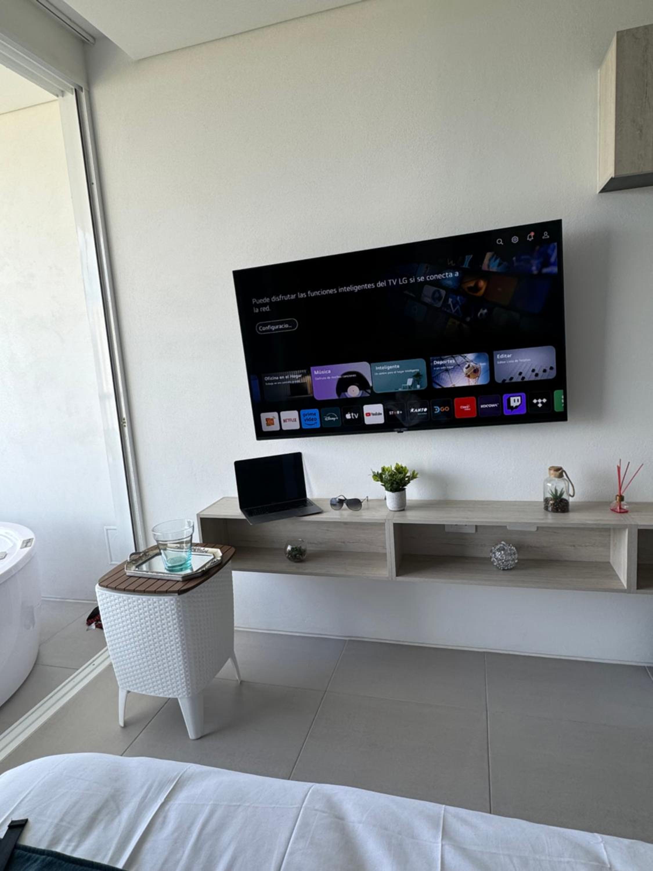 Suite con Jacuzzi y vista al mar piso 14