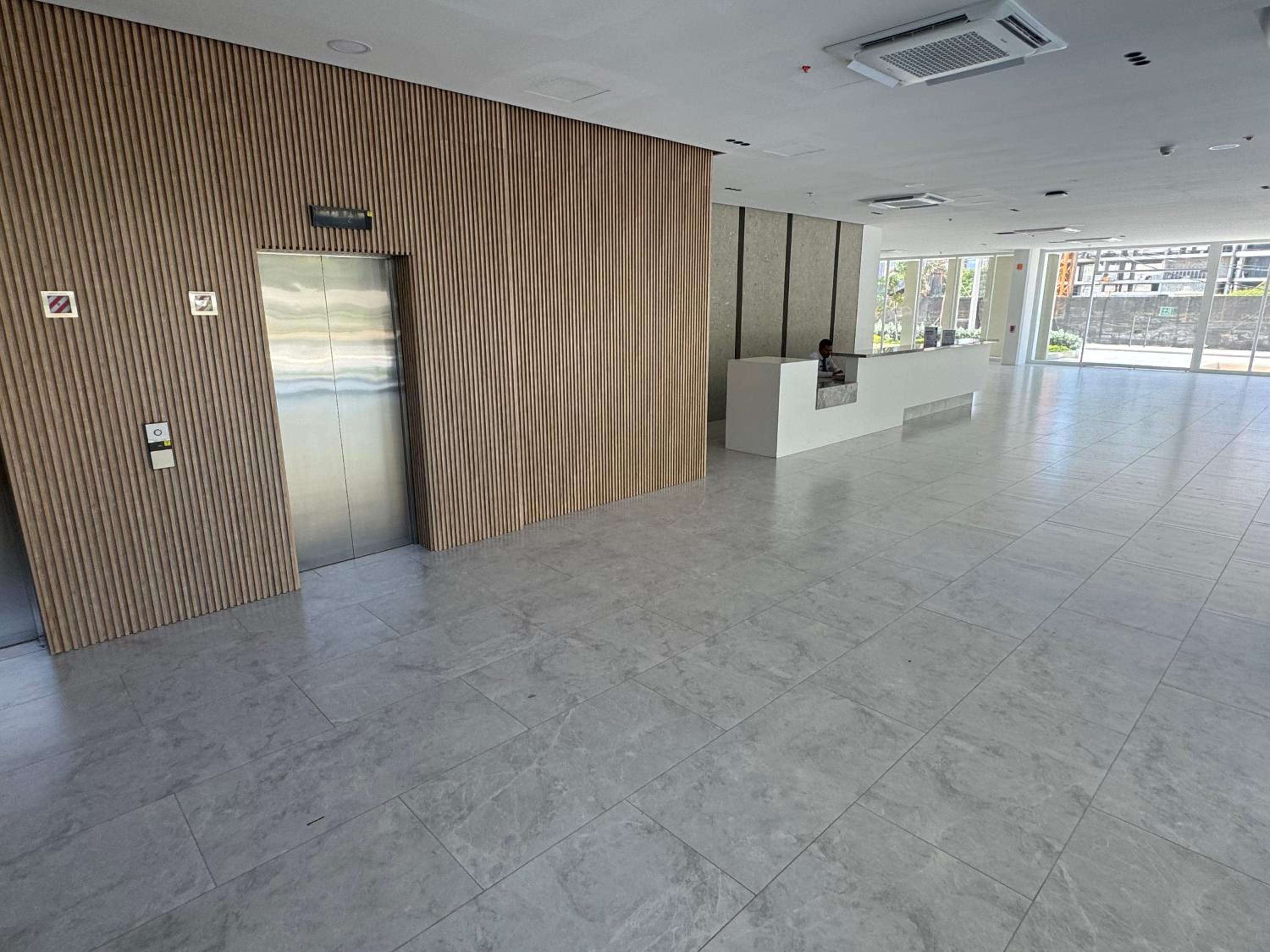 Suite con Jacuzzi y vista al mar piso 14