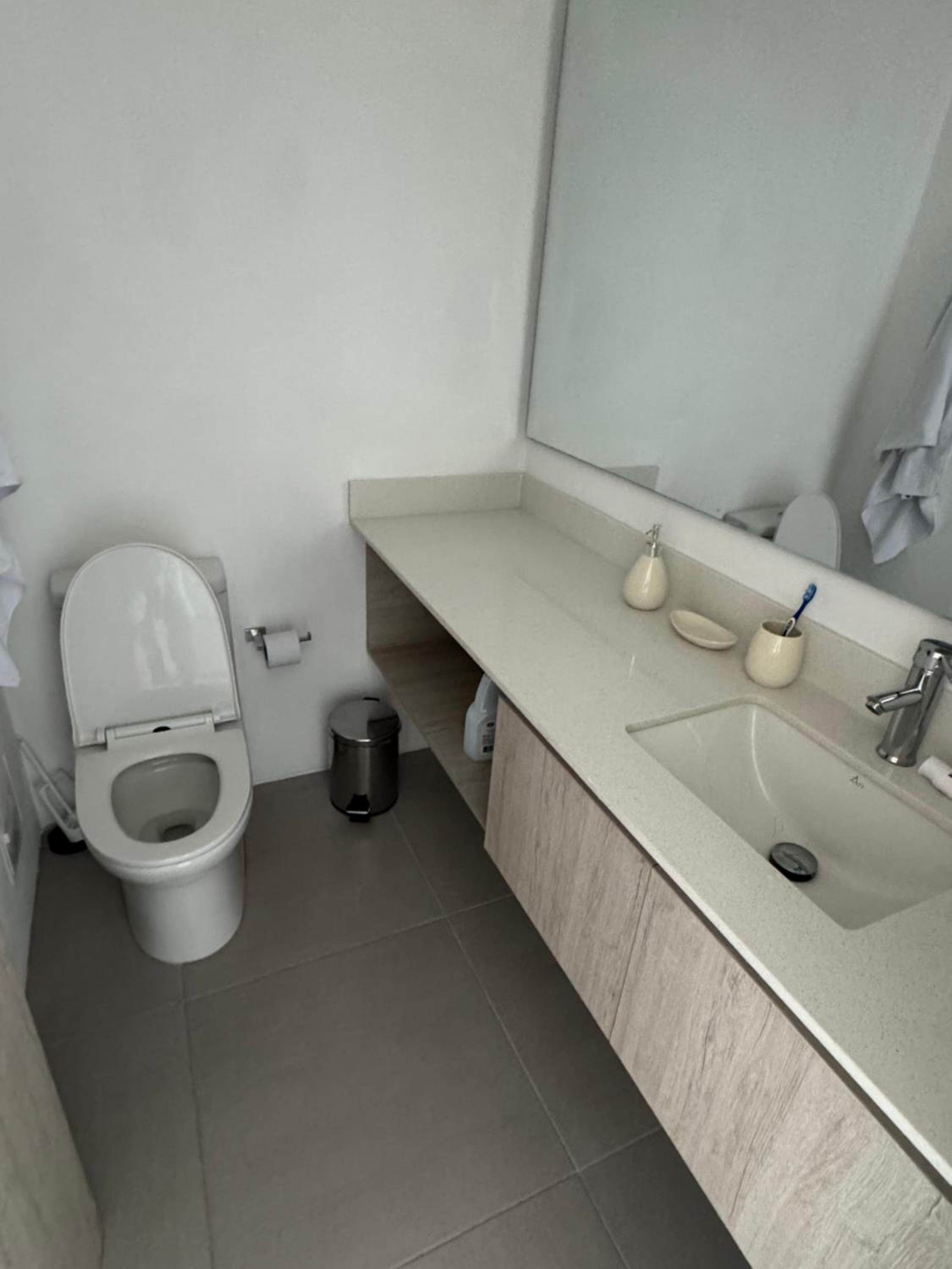 Suite con Jacuzzi y vista al mar piso 14
