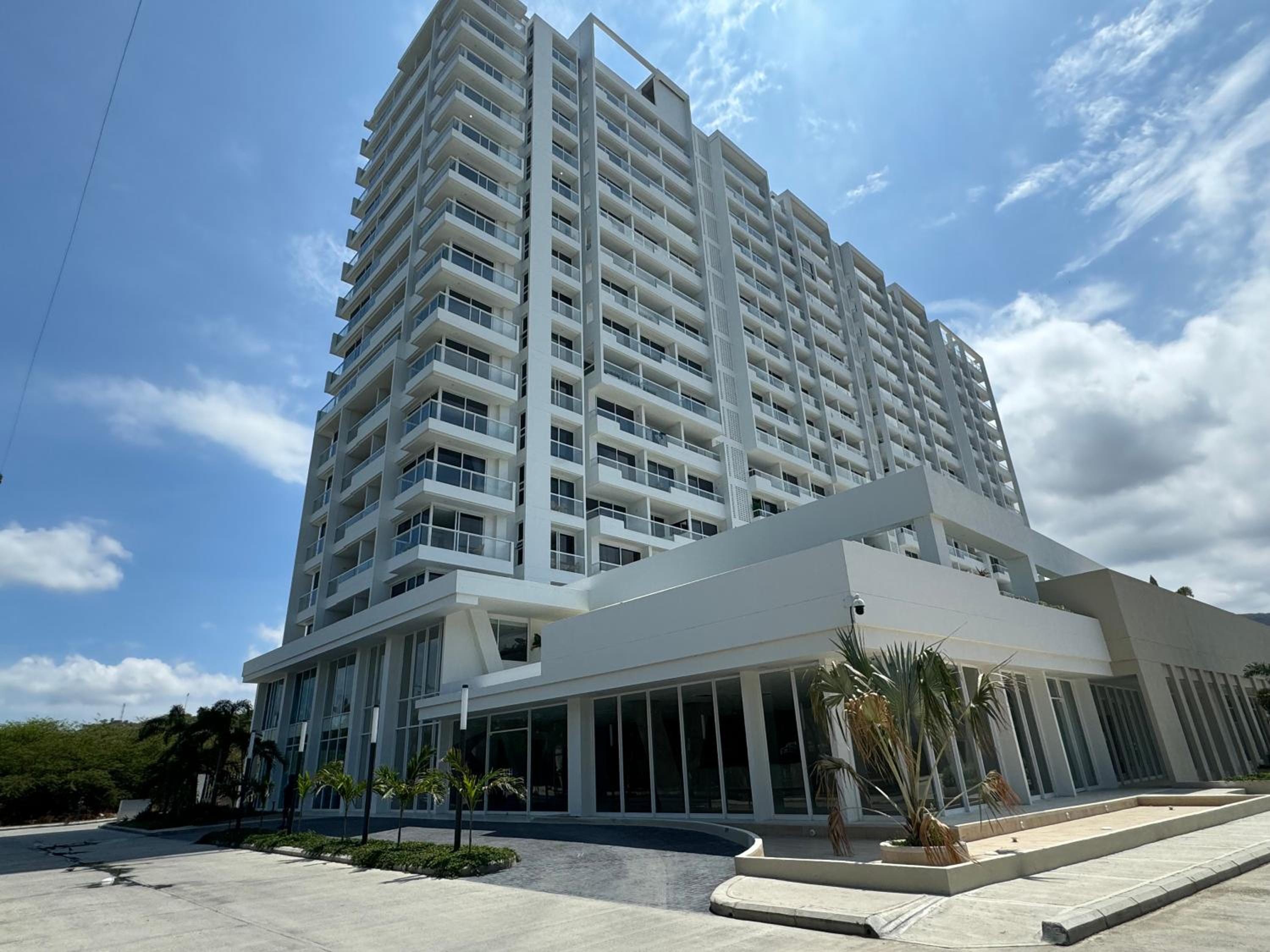 Suite con Jacuzzi y vista al mar piso 14