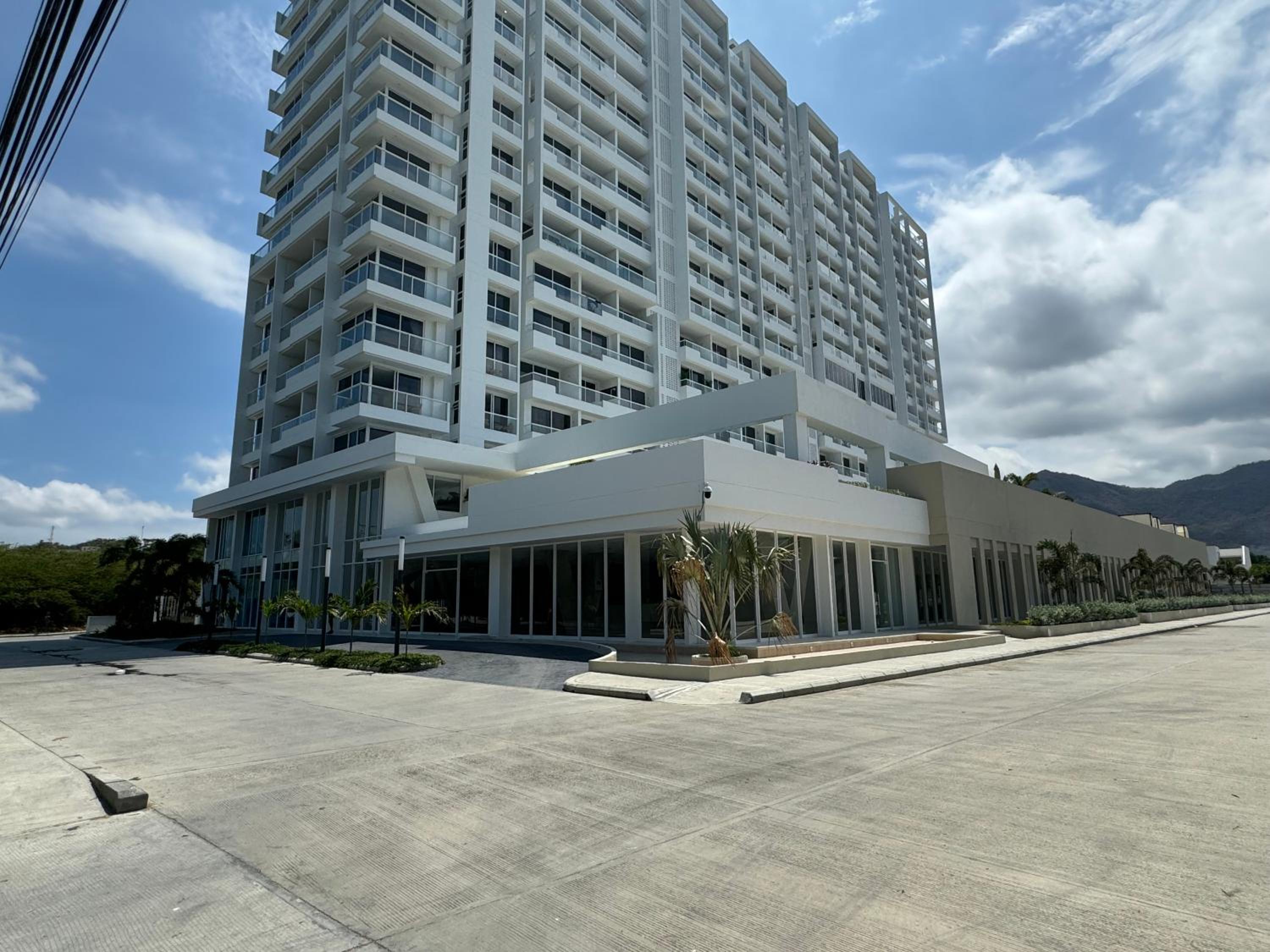 Suite con Jacuzzi y vista al mar piso 14