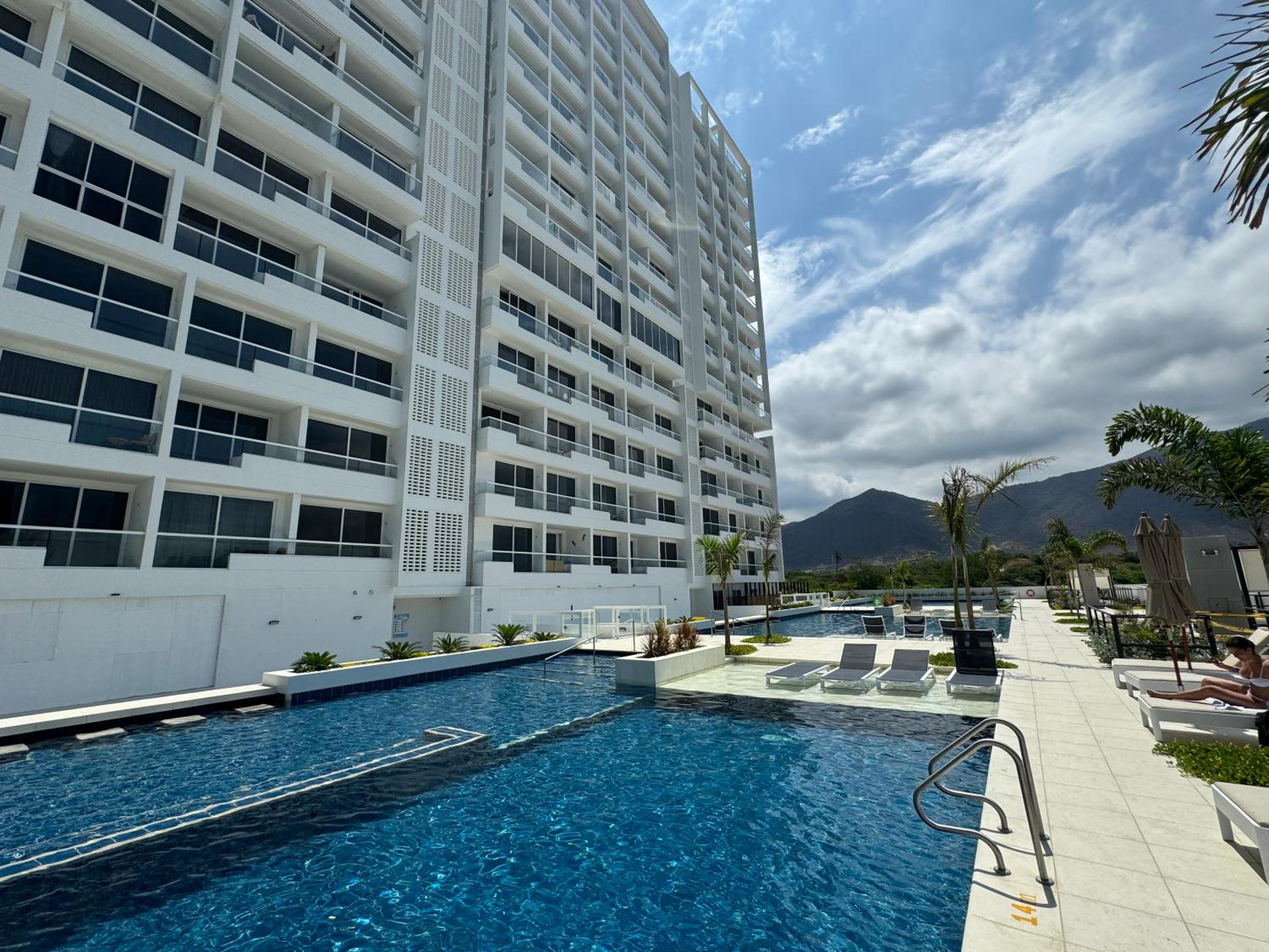 Suite con Jacuzzi y vista al mar piso 14