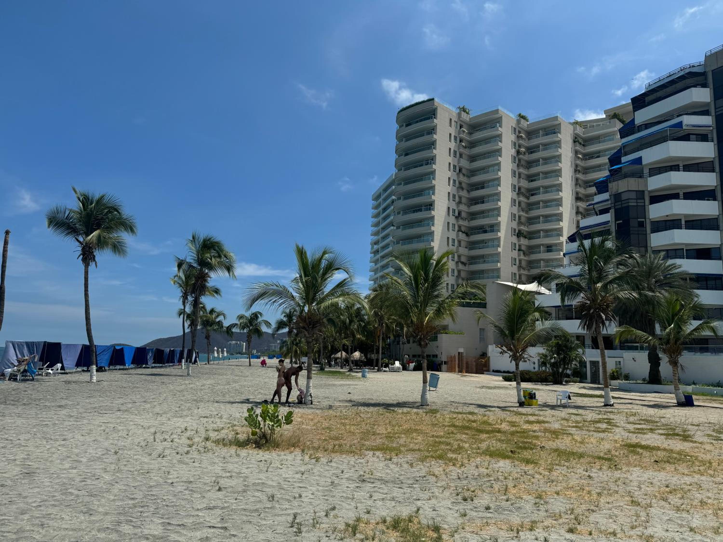 Suite con Jacuzzi y vista al mar piso 14