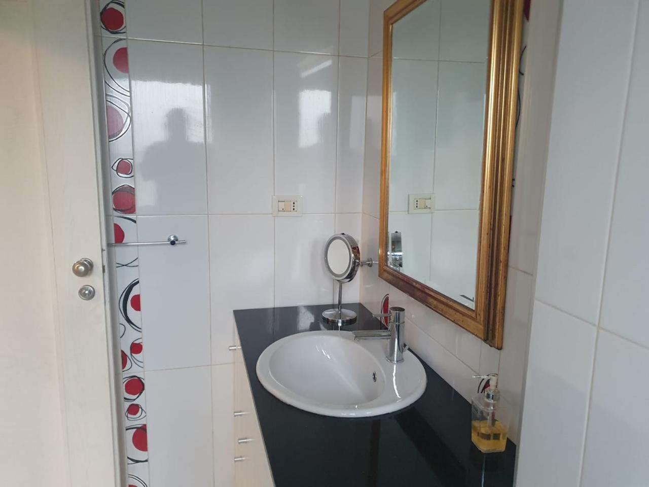 Down Town Tirana Apartment Center photo 4