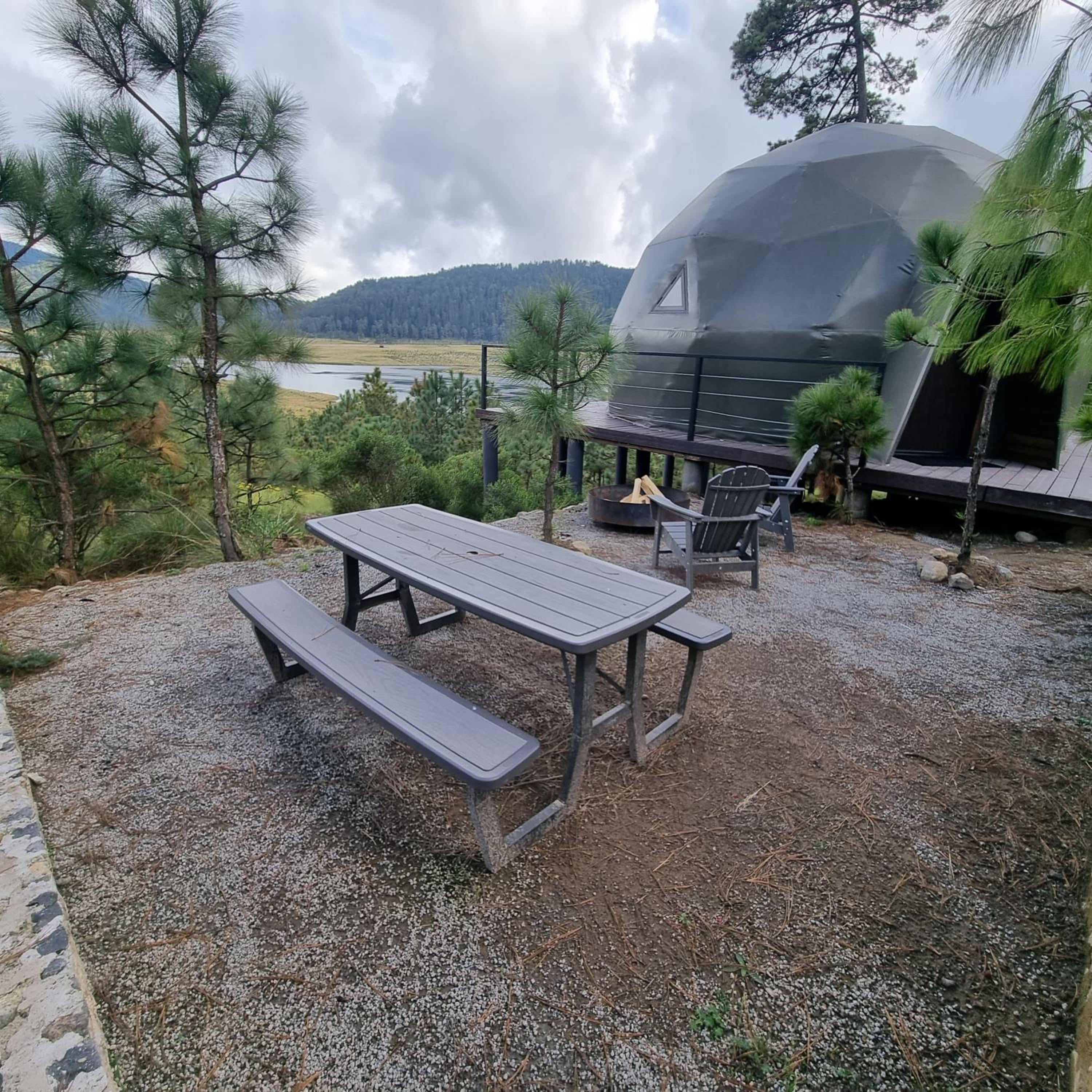 Lobo Glamp corral de piedra - main view