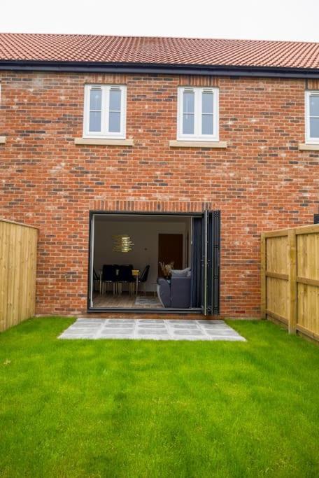 Short Stays, Free Parking, Contractors, Families - Large Home