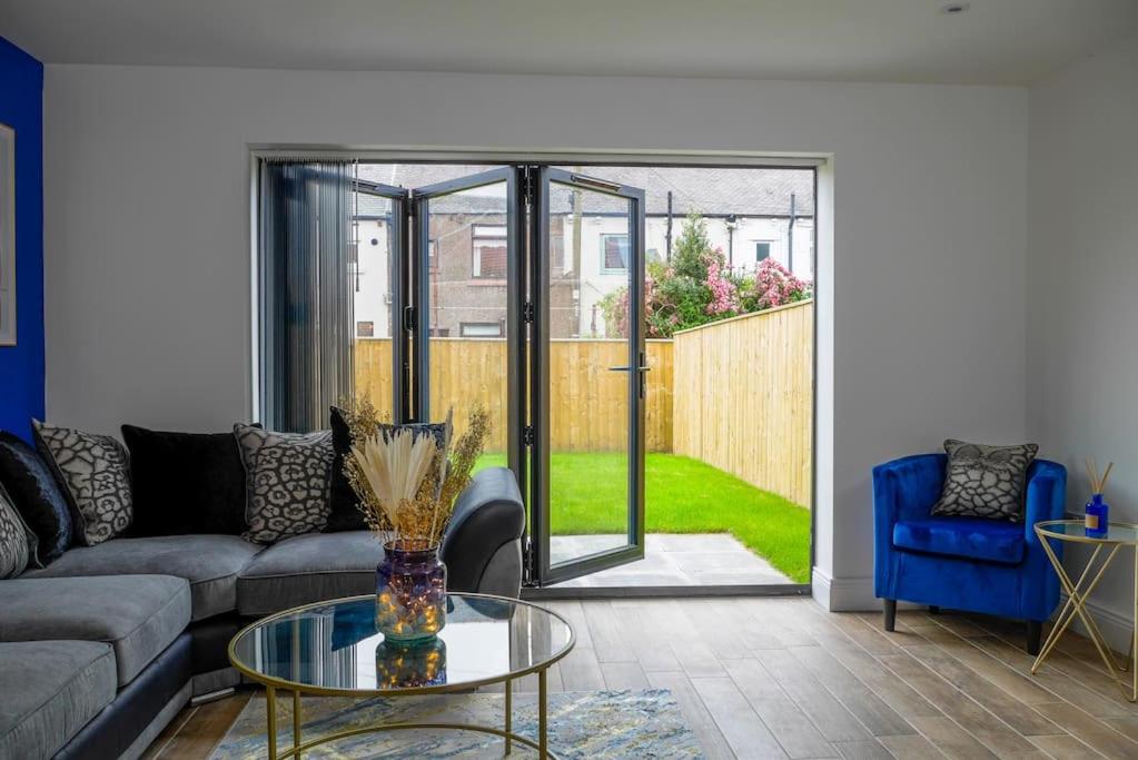 Short Stays, Free Parking, Contractors, Families - Large Home