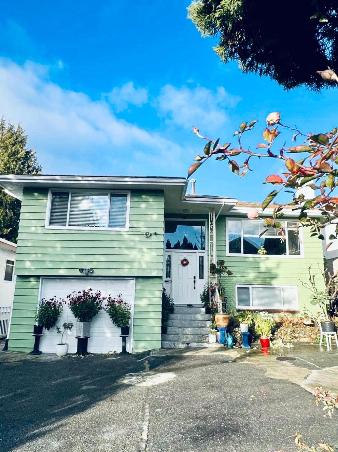 2BR 1BA Garden View Guest Suite - King-size Bed - Free Parking