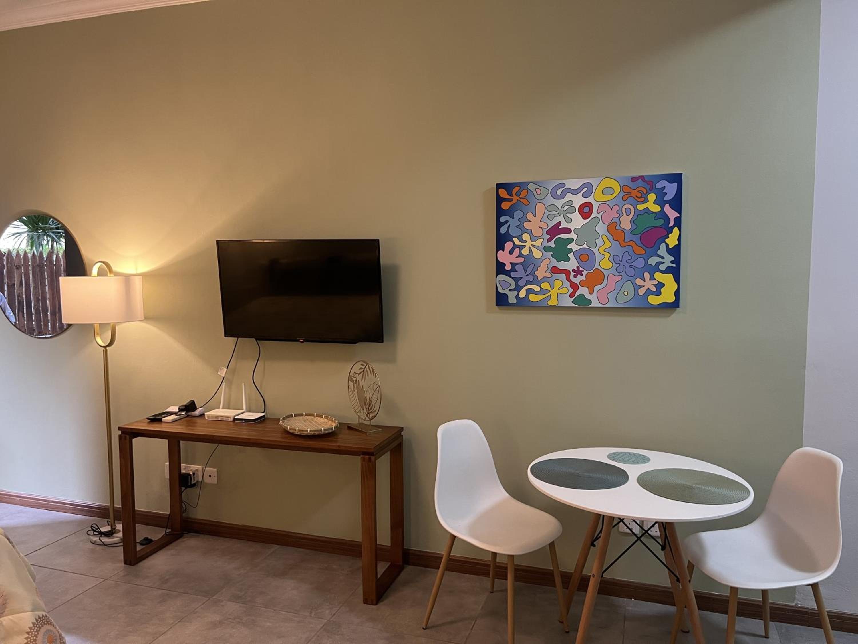 Newly Renovated Studio Apartment with Rooftop Pool, Few Steps to the Beach view 2