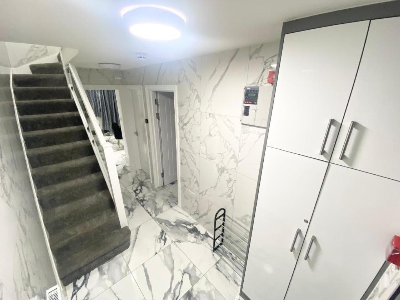 Hayes Vacations - THE ROYAL BOUTIQUE WESTMINSTER LODGE by LONDON SLEEP 9 - Property Image 12