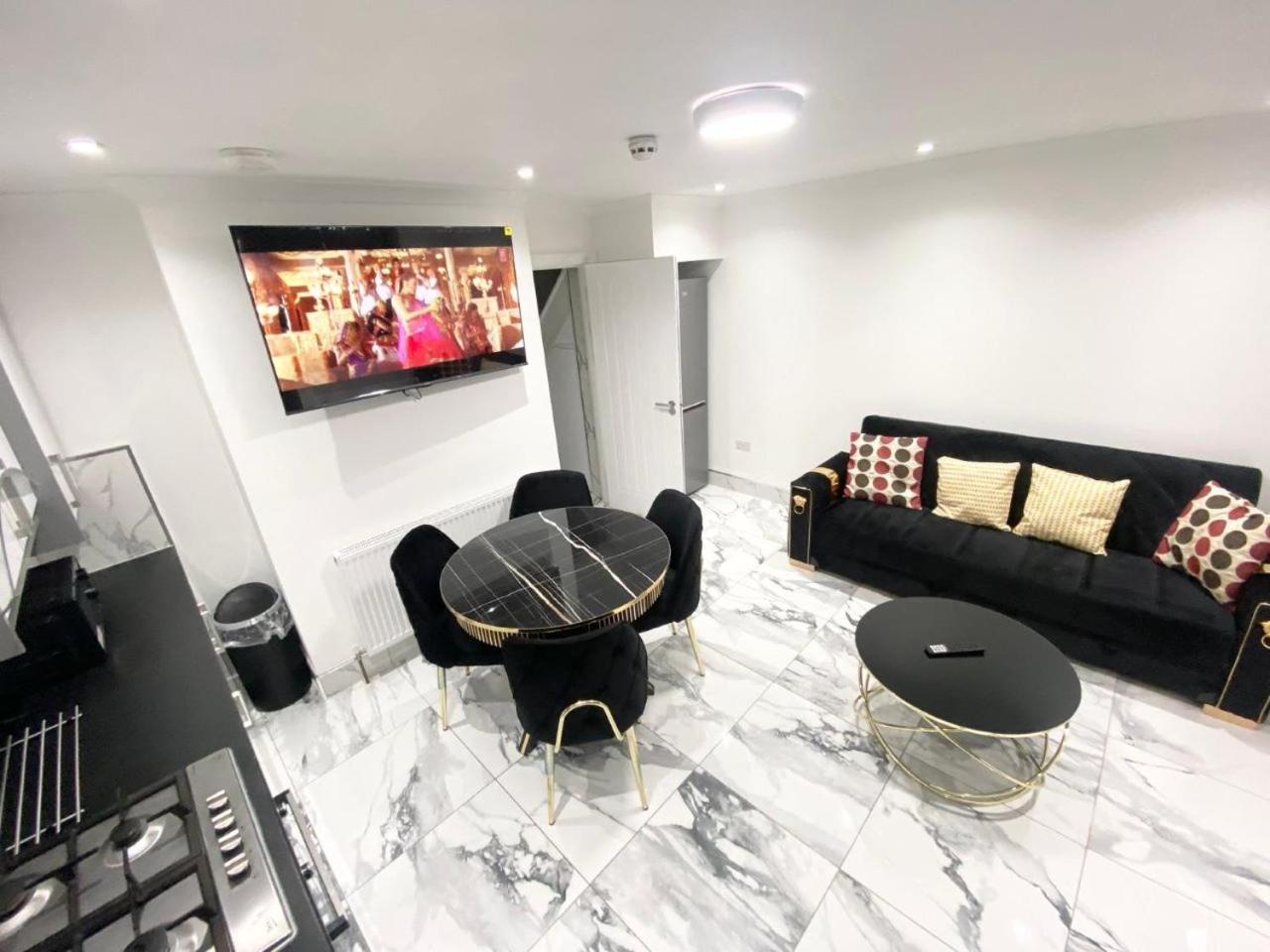 Hayes Vacations - THE ROYAL BOUTIQUE WESTMINSTER LODGE by LONDON SLEEP 9 - Property Image 11