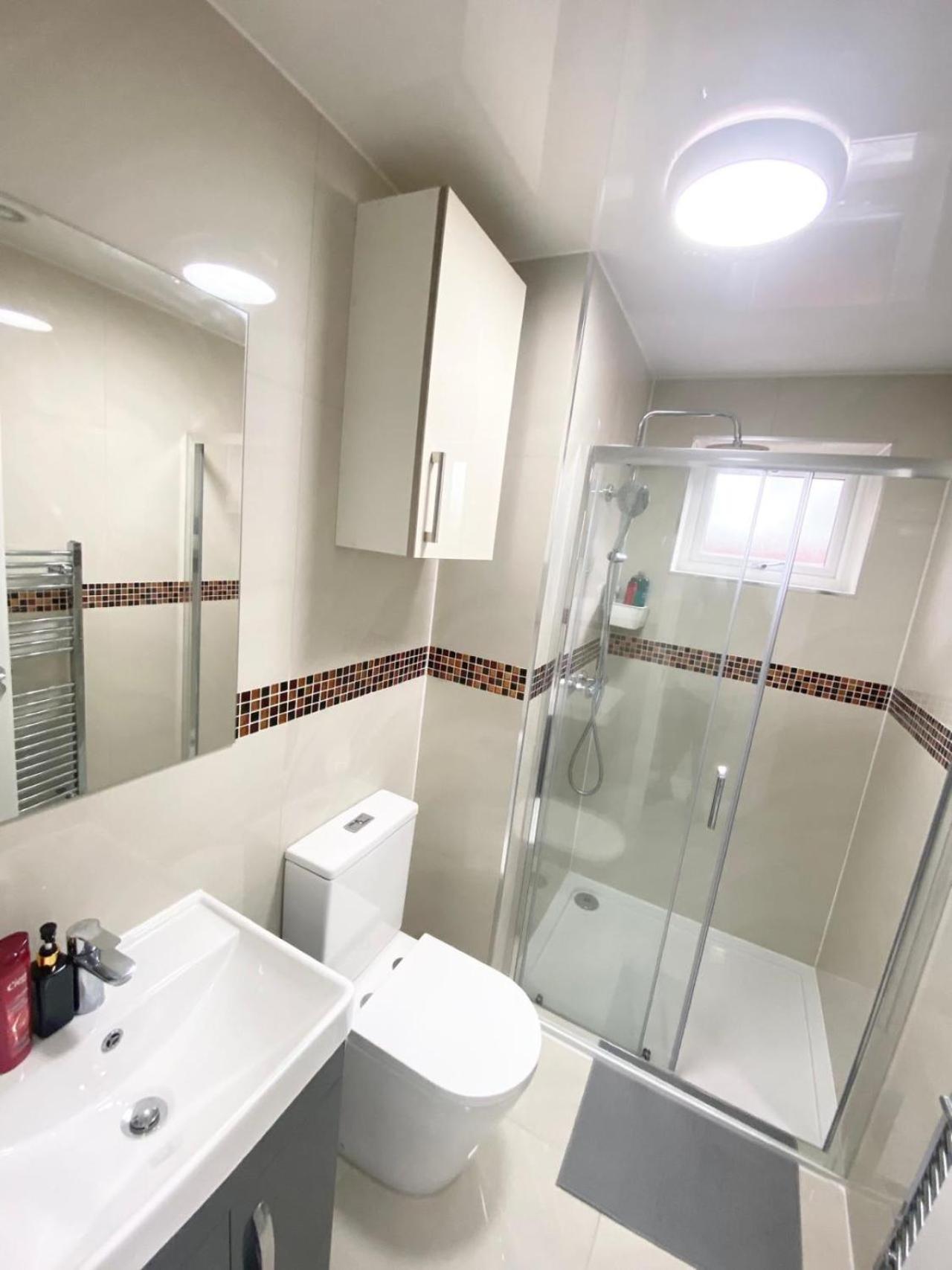 Hayes Vacations - THE ROYAL BOUTIQUE WESTMINSTER LODGE by LONDON SLEEP 9 - Property Image 28