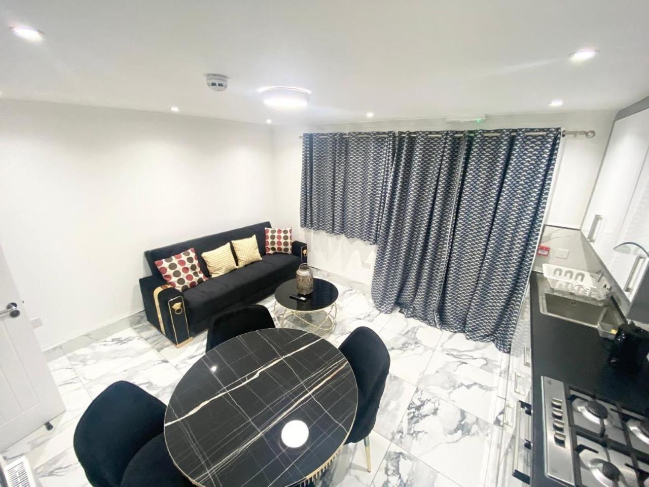 Hayes Vacations - THE ROYAL BOUTIQUE WESTMINSTER LODGE by LONDON SLEEP 9 - Property Image 23