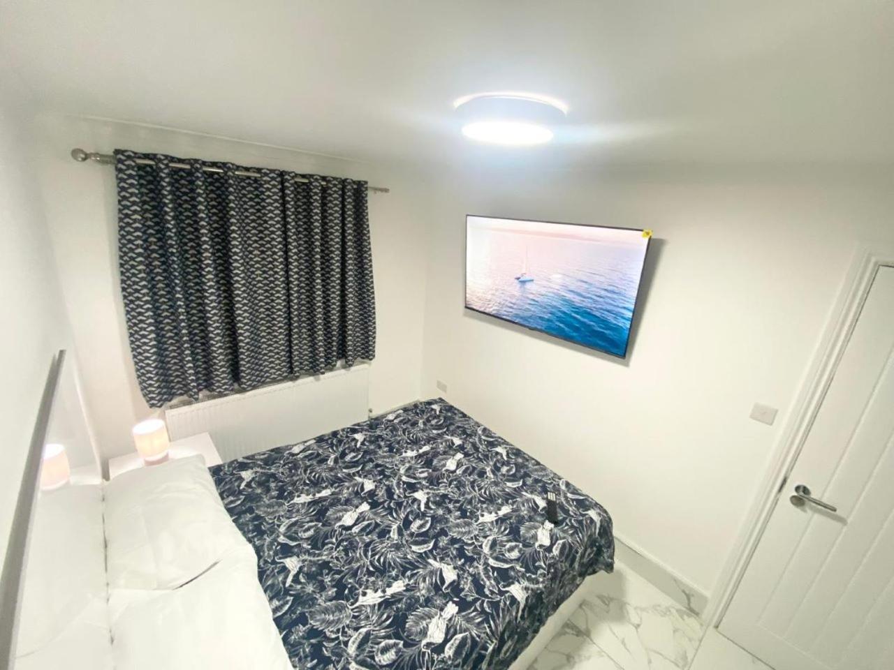 Hayes Vacations - THE ROYAL BOUTIQUE WESTMINSTER LODGE by LONDON SLEEP 9 - Property Image 4