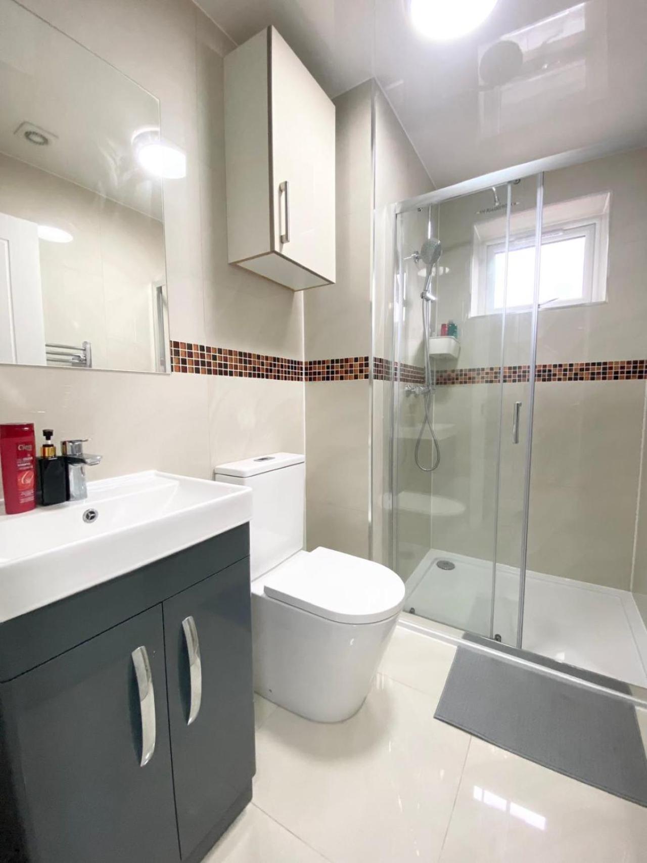 Hayes Vacations - THE ROYAL BOUTIQUE WESTMINSTER LODGE by LONDON SLEEP 9 - Property Image 17