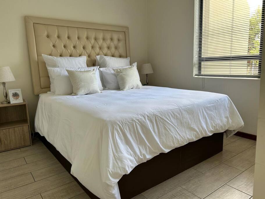 Contemporary Apartment in Golf Estate