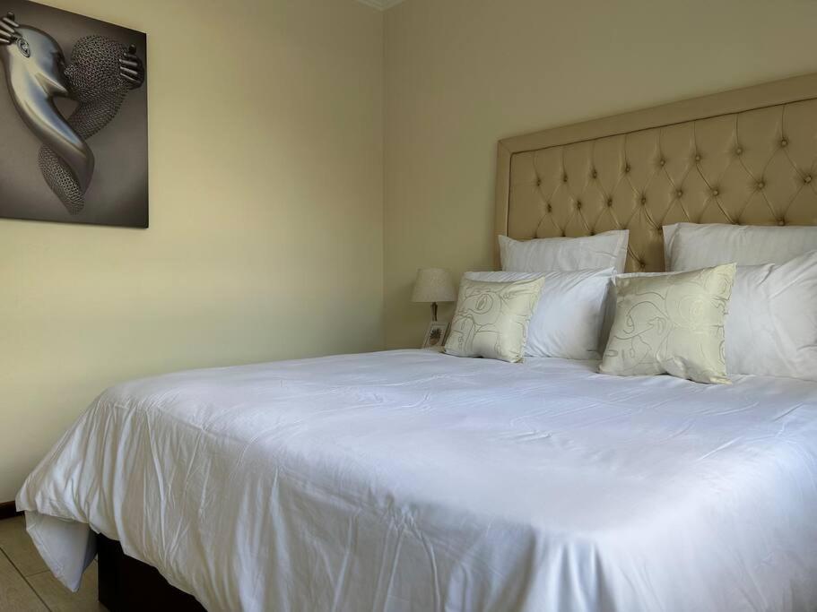Contemporary Apartment in Golf Estate