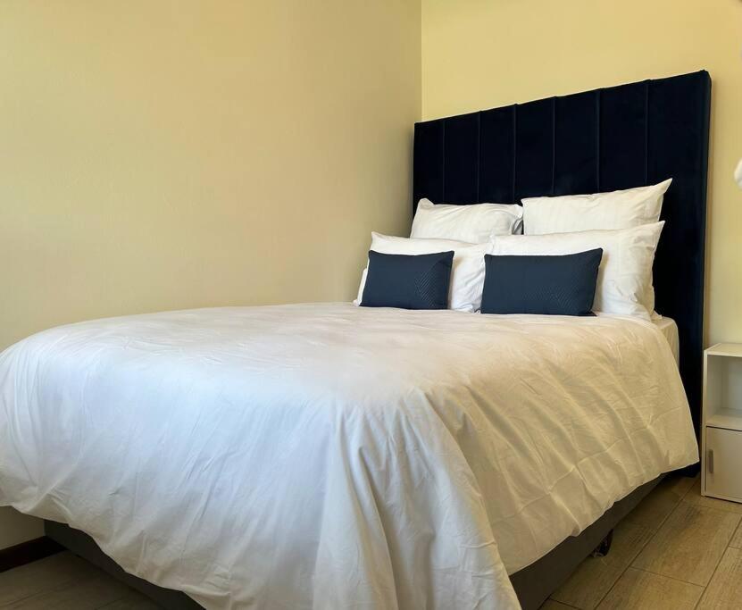 Contemporary Apartment in Golf Estate