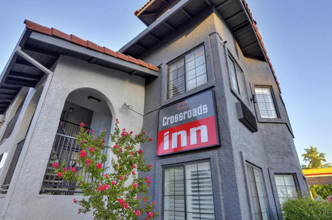 Crossroads Inn - Downtown Sacramento view 3