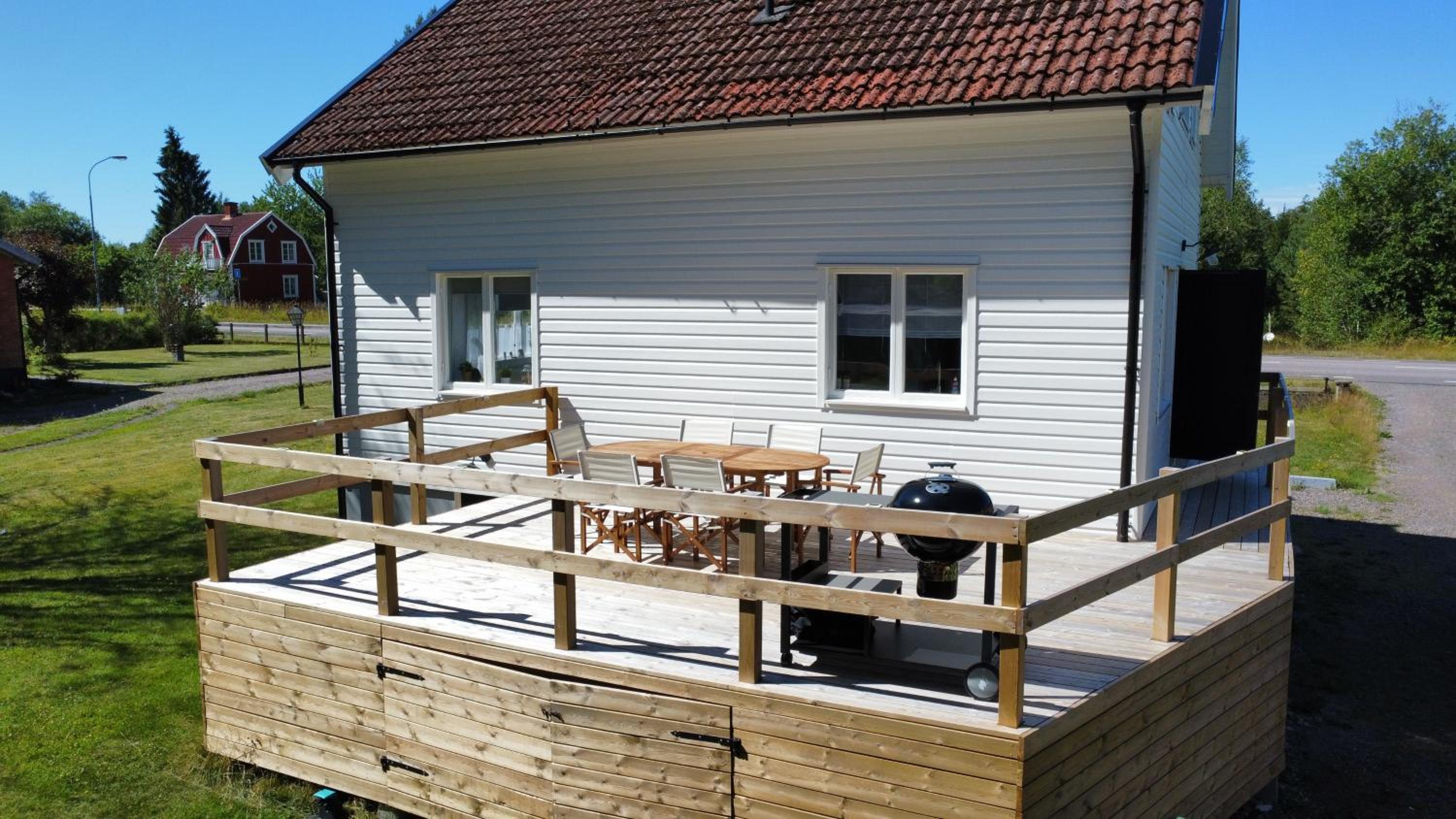 Schönes schwedisches Cottage in Seenähe mitten im Glasreich