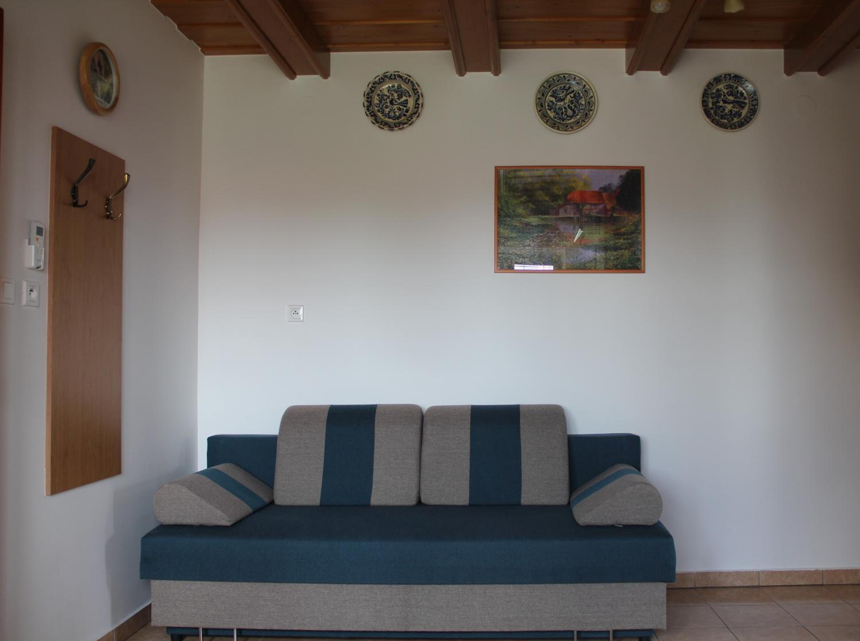 Laura Villa view 4