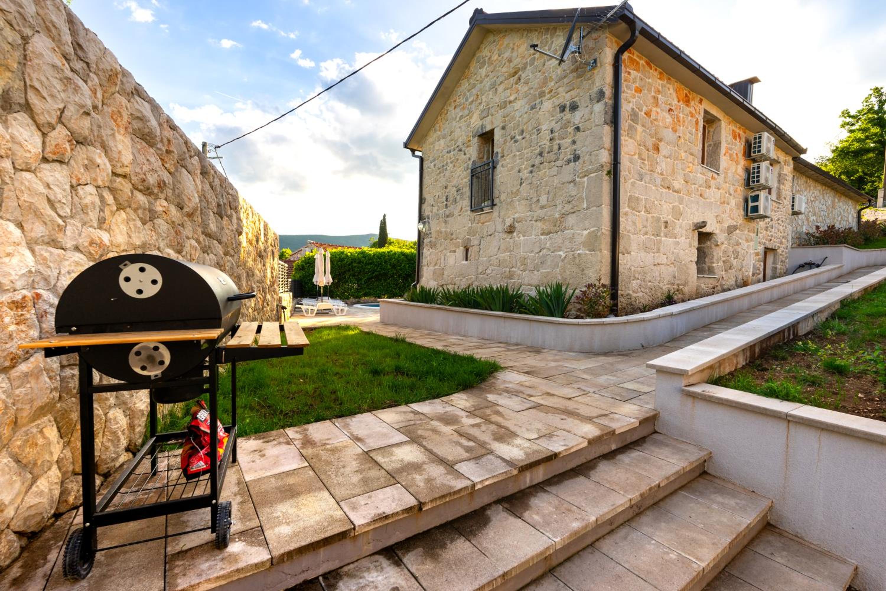 Romantic Stone House with a pool