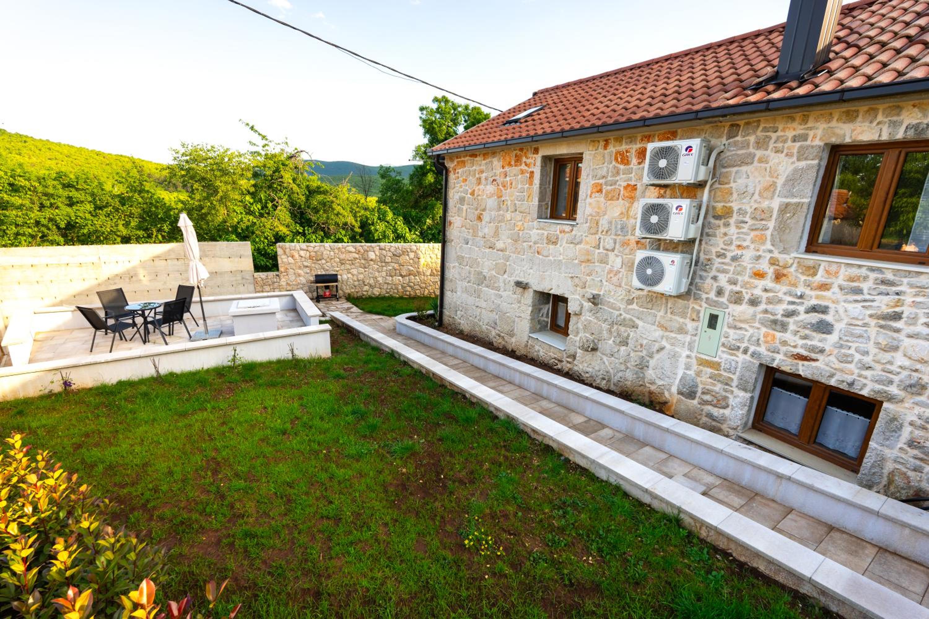 Romantic Stone House with a pool