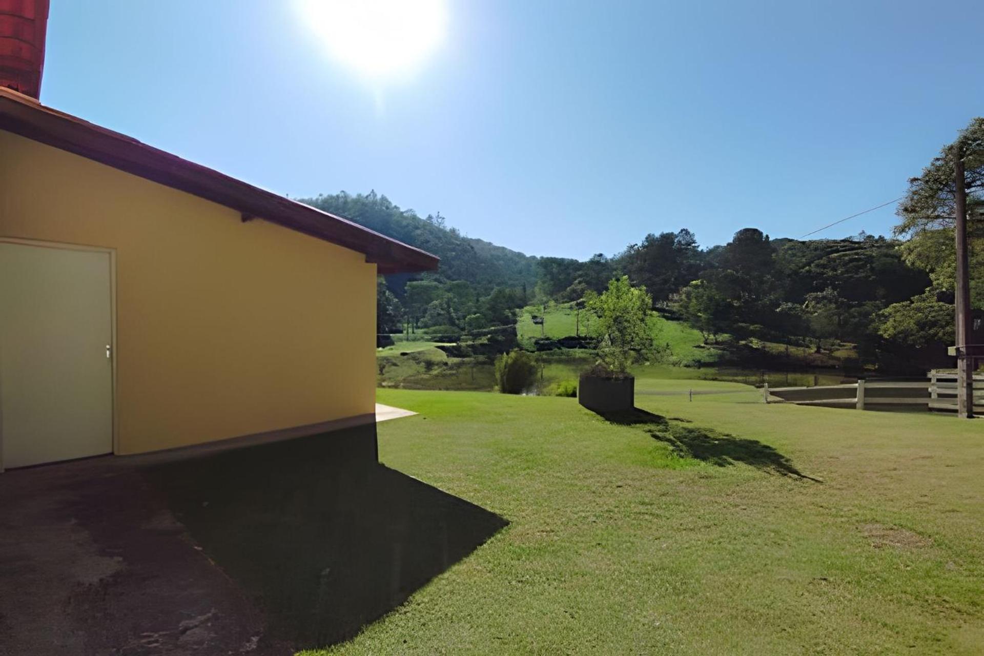 Fazenda com Lago em São Roque