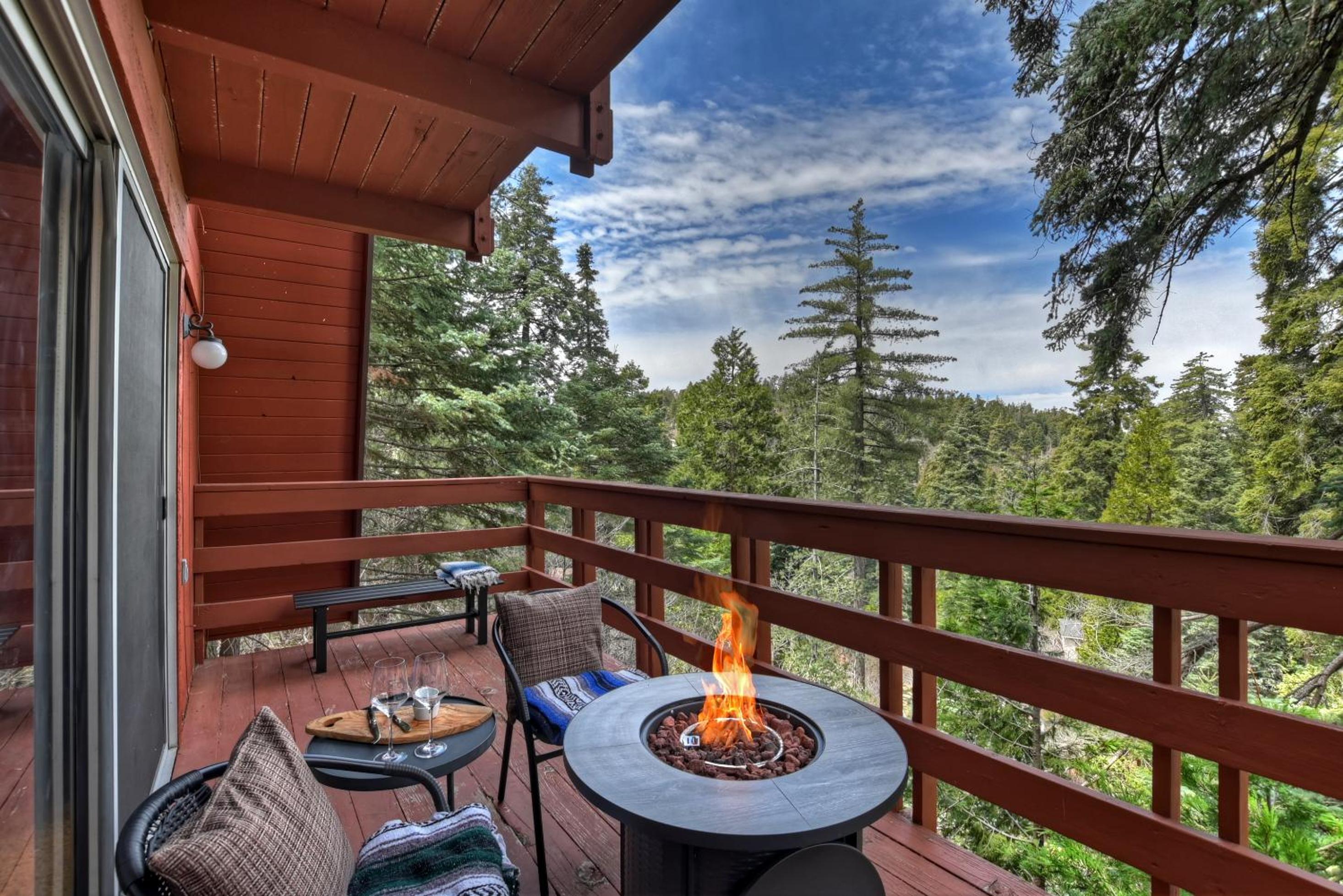 Pet & Kid Friendly Cozy Cabin, BBQ, Firepit, Outdoor Dining, Forest Views view 4