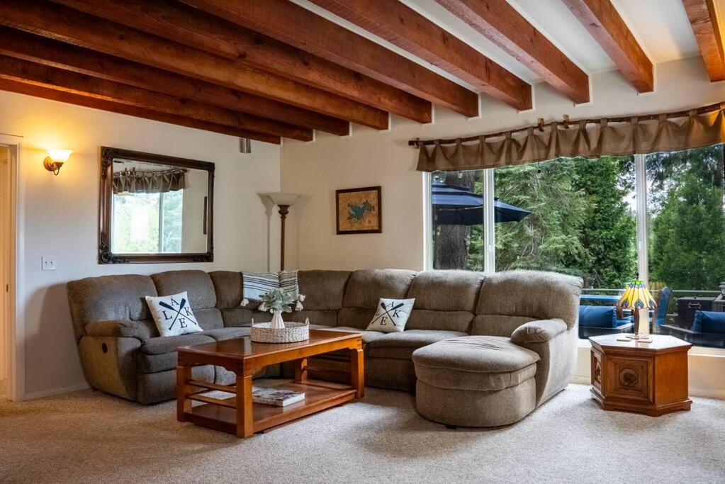 The Chardonnay Chalet, Lake View, Walk to Village! view 2