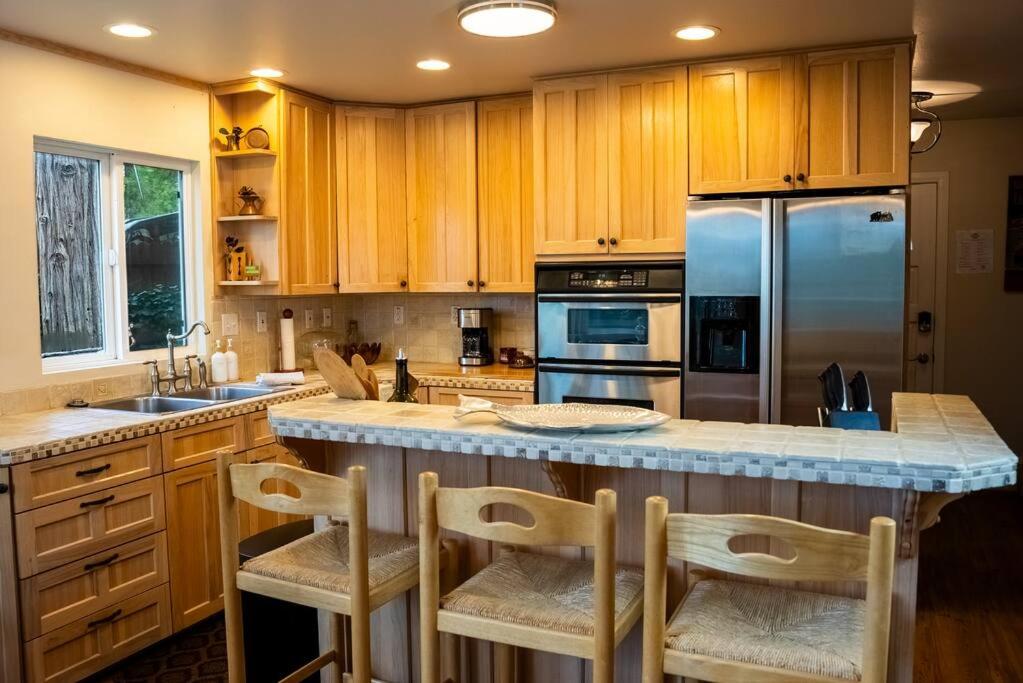 The Chardonnay Chalet, Lake View, Walk to Village! view 5