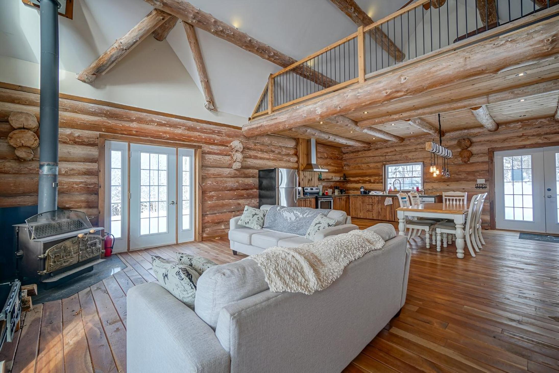 Chalet en bois rond des Perséides