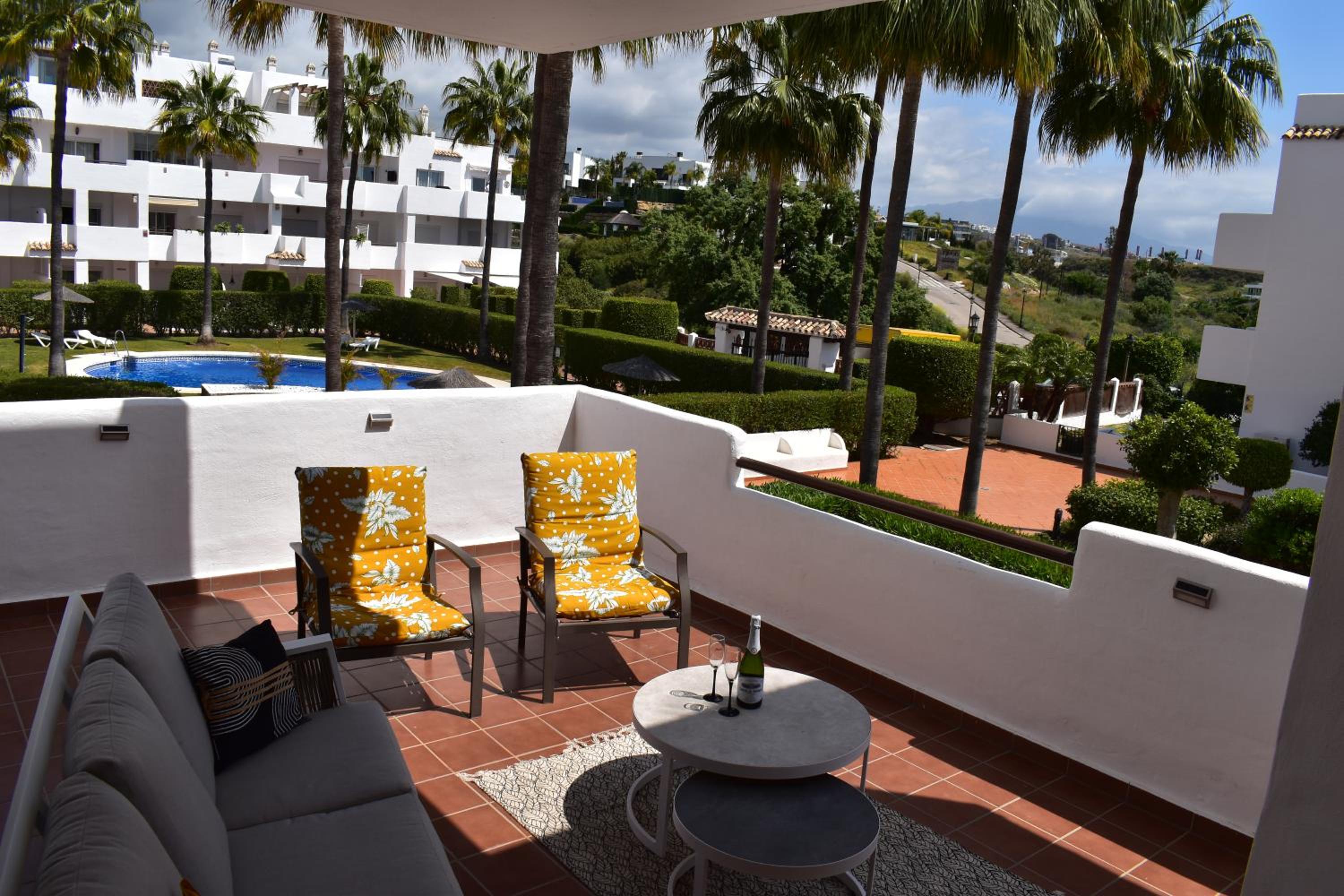 Spacious apartement with large terraces Lunymar Golf, Estepona