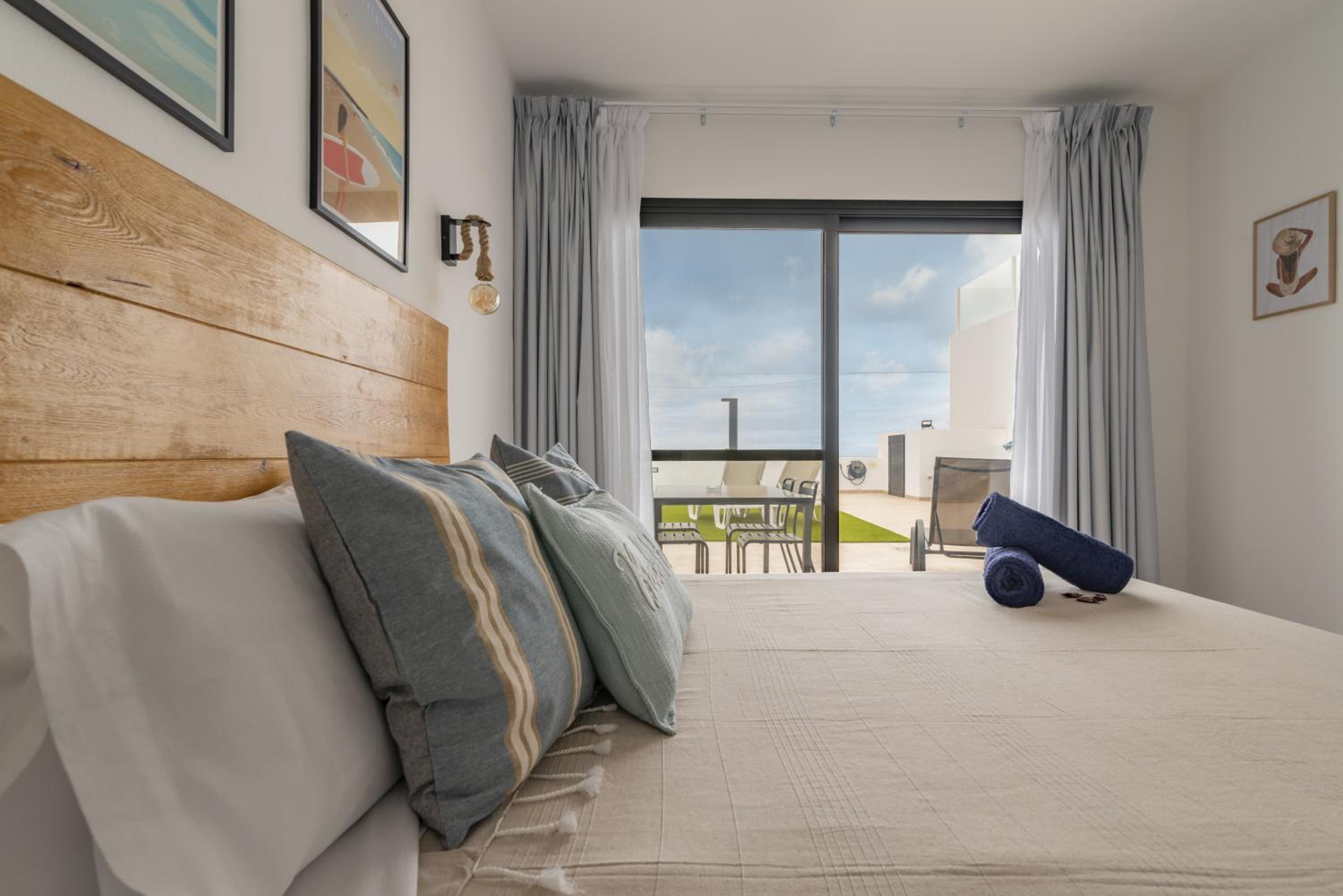 Seascape pool, air con, view, adult only