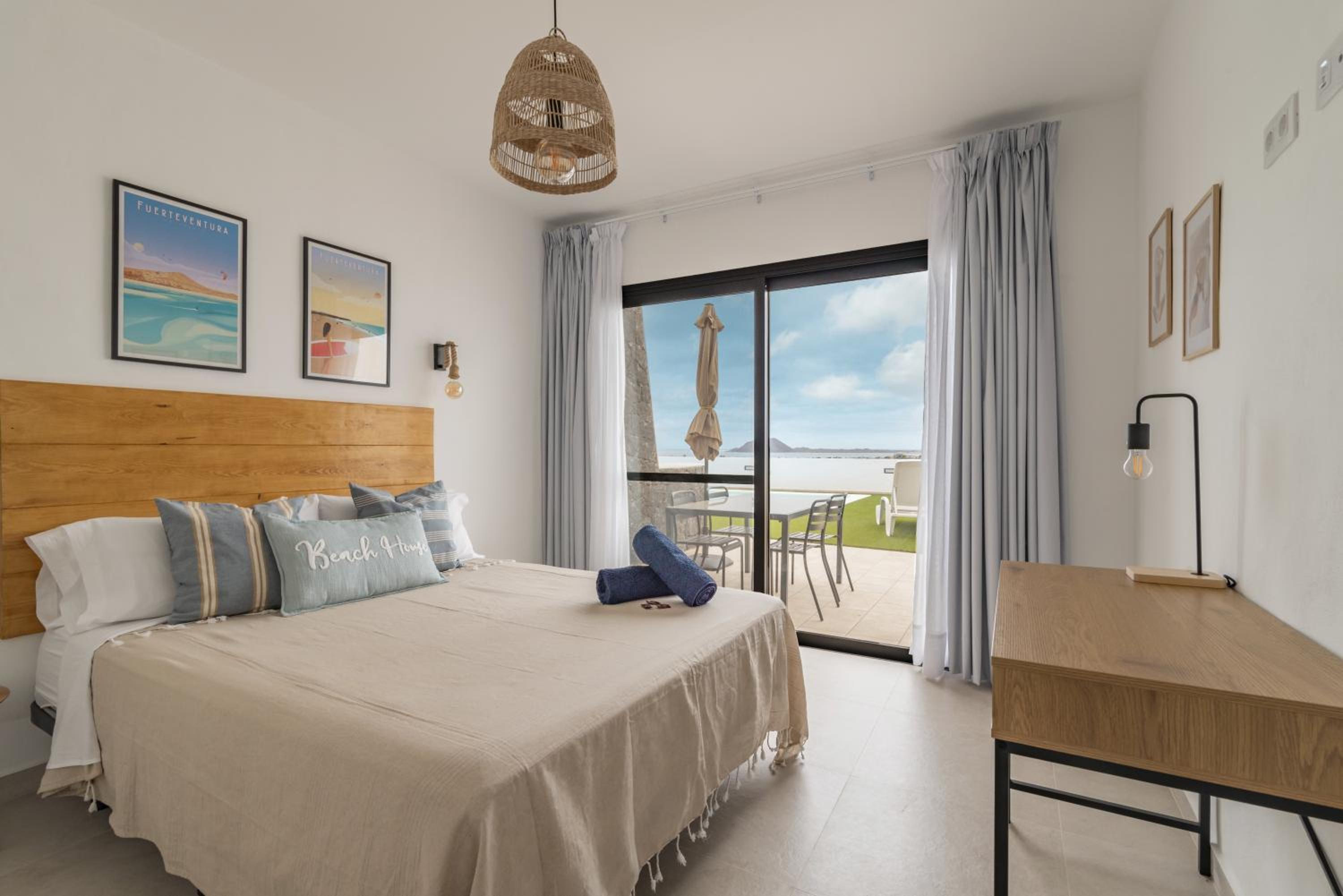 Seascape pool, air con, view, adult only