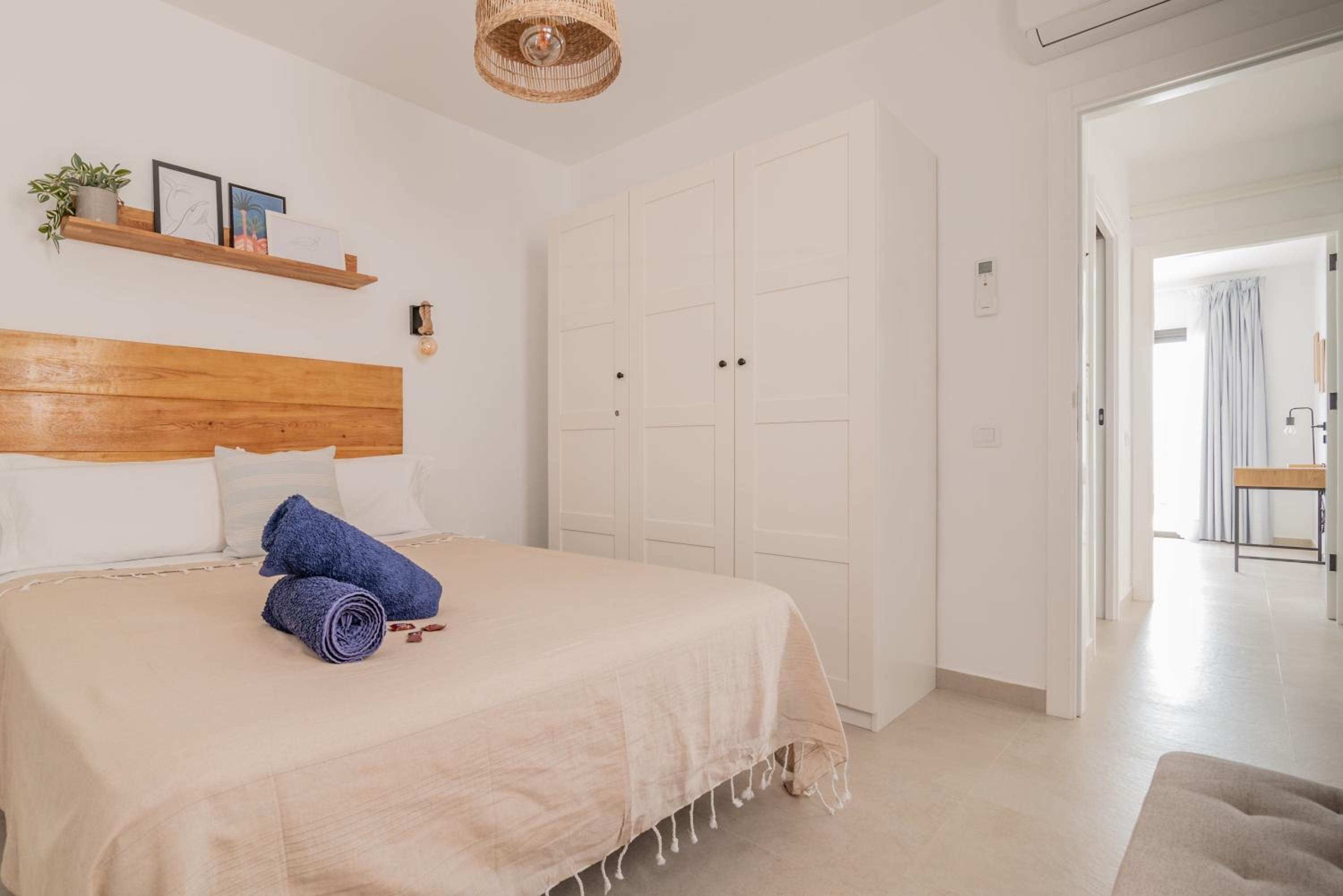 Seascape pool, air con, view, adult only