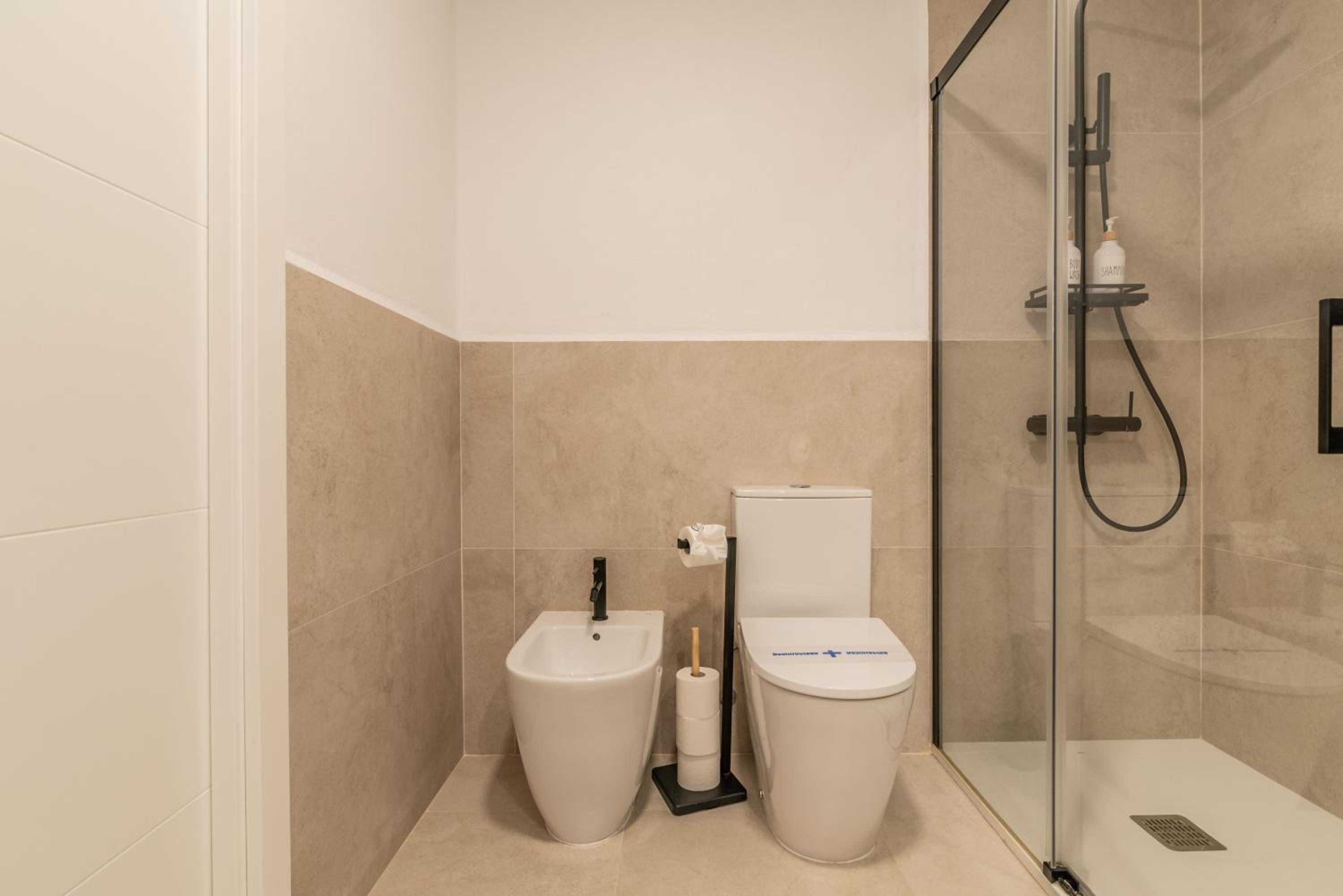 Seascape pool, air con, view, adult only