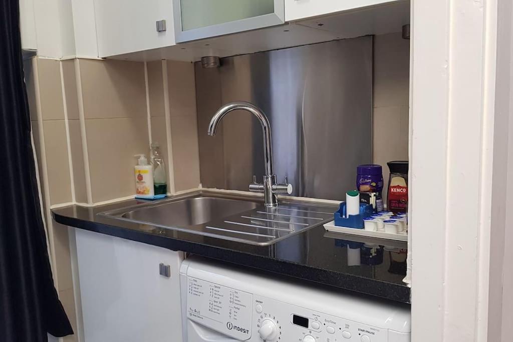 Studio apt with HUGE balcony near Oxford st - Marble arch - HydePark