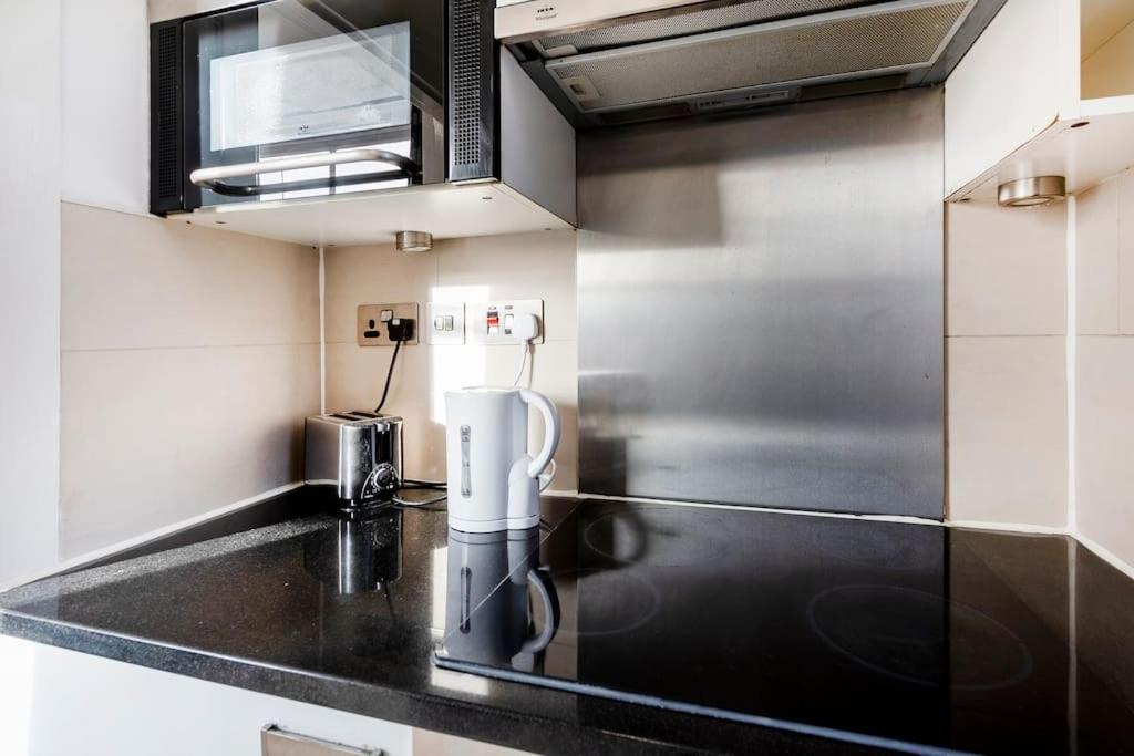Studio apt with HUGE balcony near Oxford st - Marble arch - HydePark