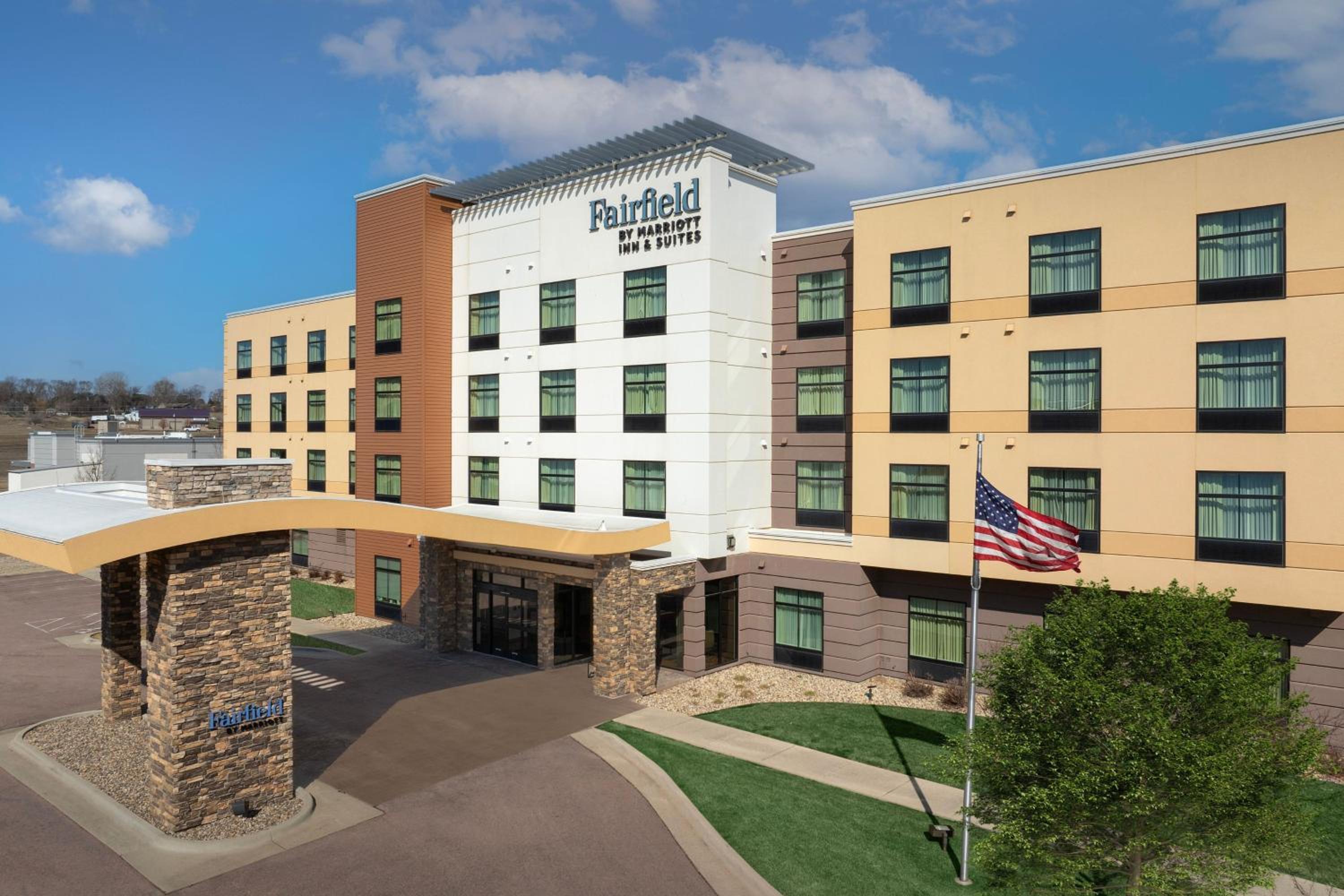 Hotel Fairfield Inn & Suites By Marriott Sioux Falls Airport - Image 1