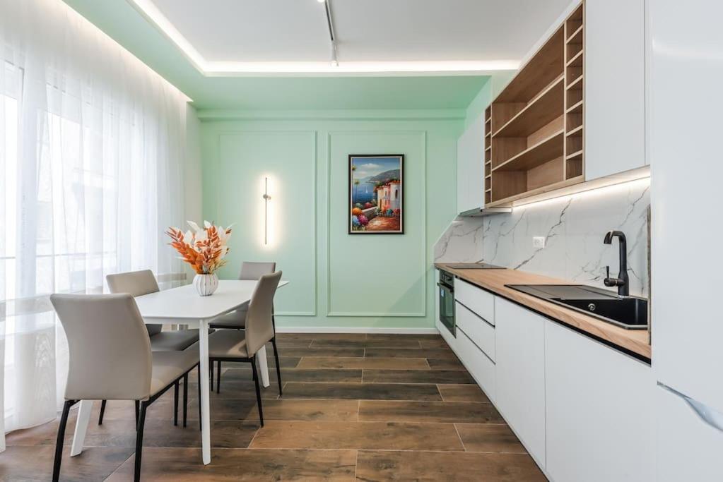 The SeaBreeze Apartment