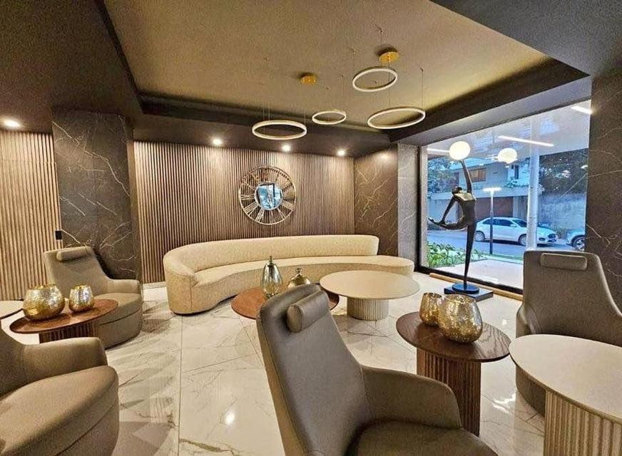 Dpto con balcón, piscina, gym, cowork en Equipe