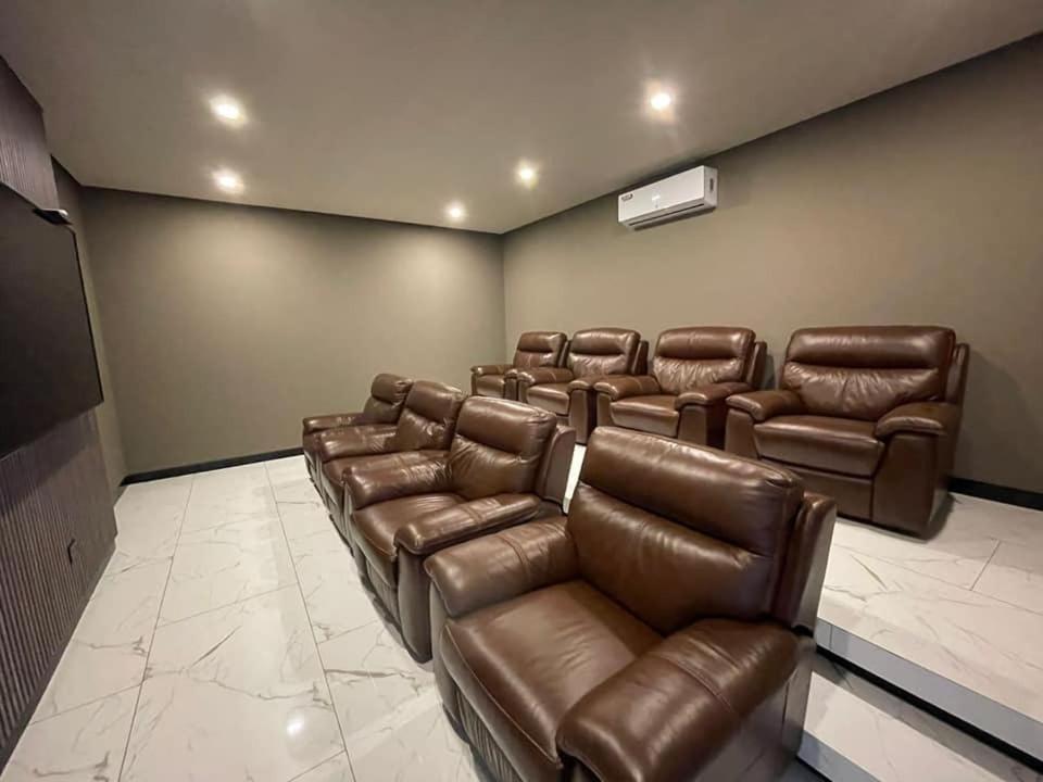 Dpto con balcón, piscina, gym, cowork en Equipe