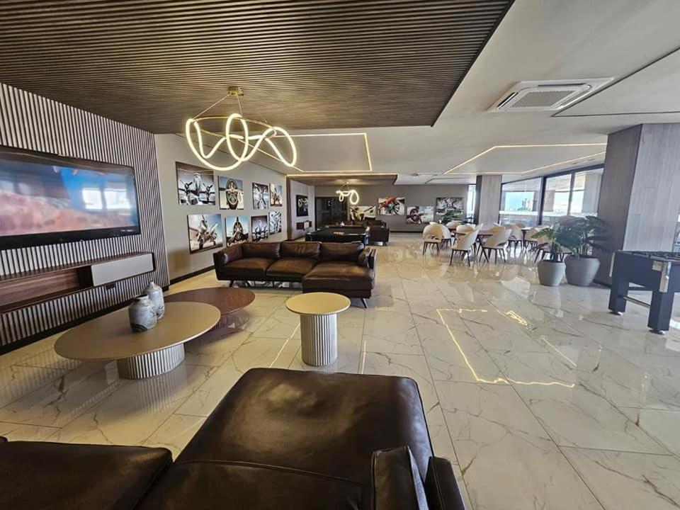 Dpto con balcón, piscina, gym, cowork en Equipe