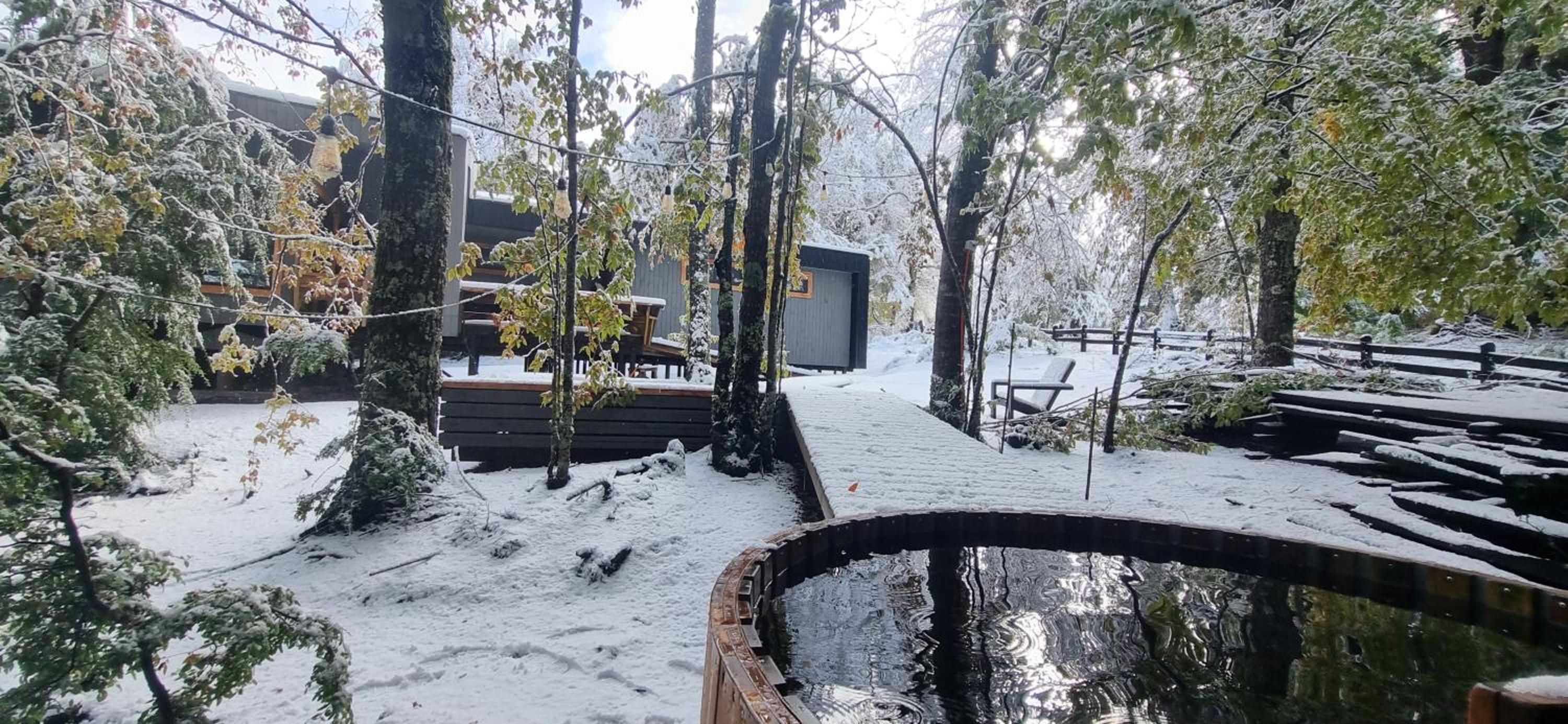 Refugio Piren , Corralco, Conguillio y Hot Tub