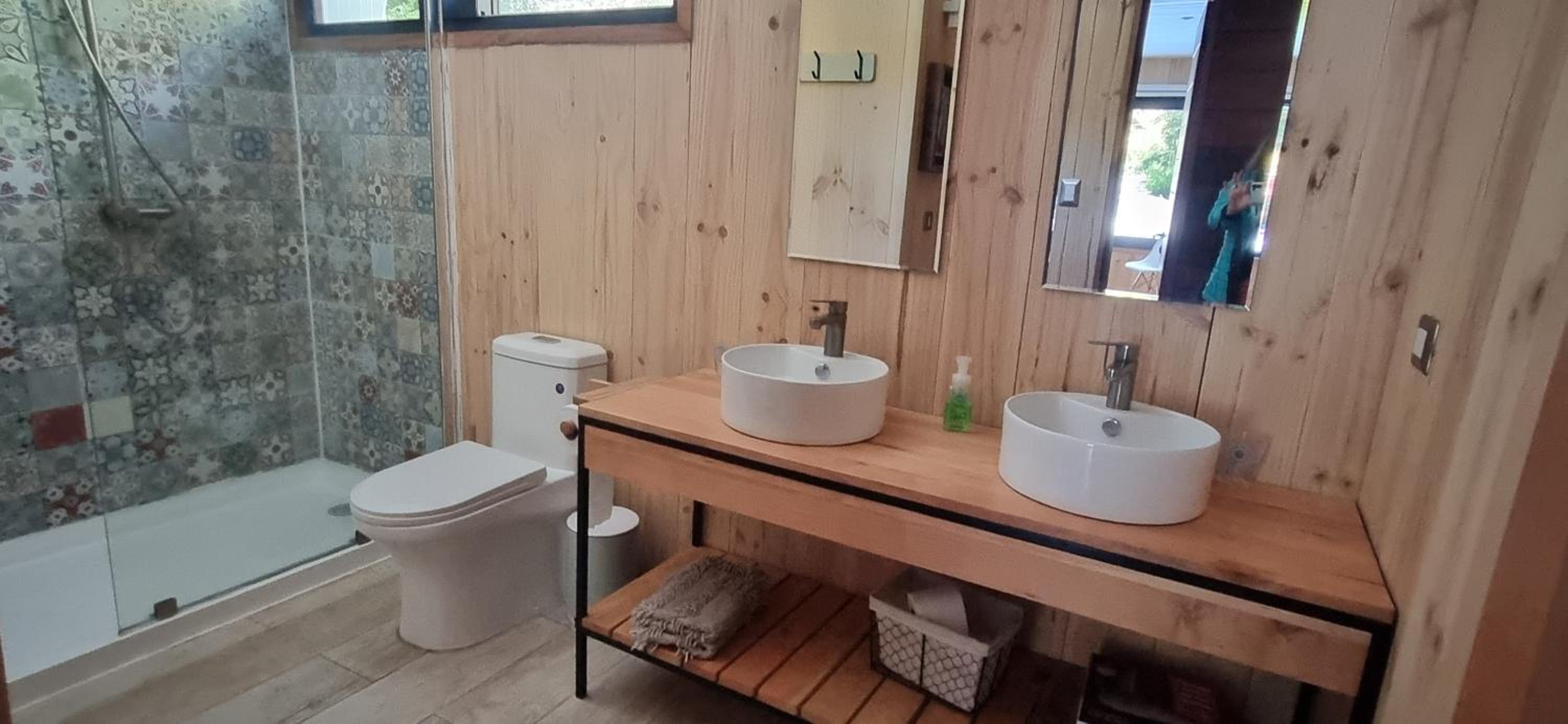 Refugio Piren , Corralco, Conguillio y Hot Tub