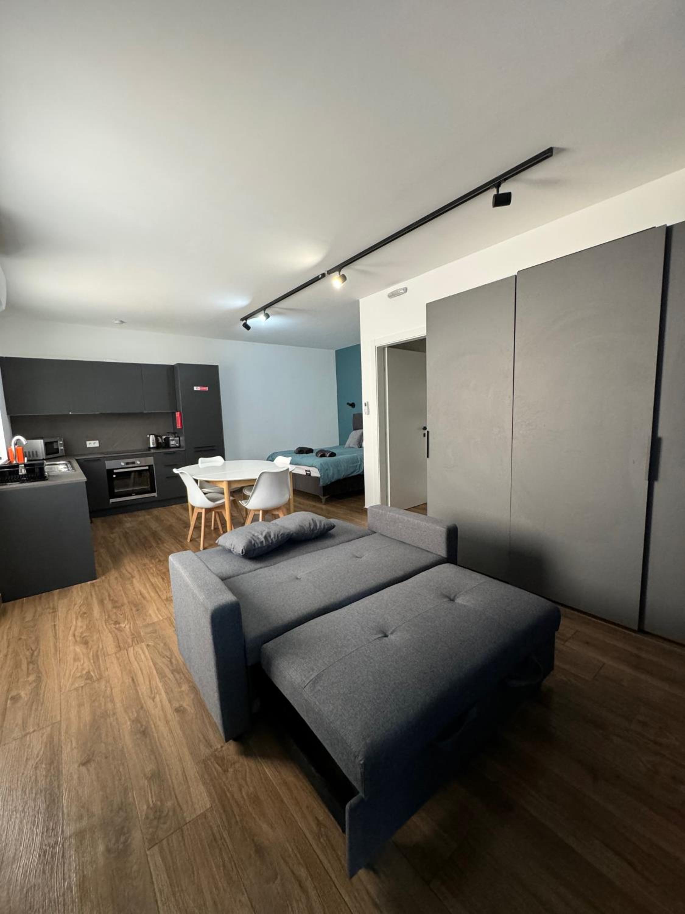 Capital Heights Suite, Victoria
