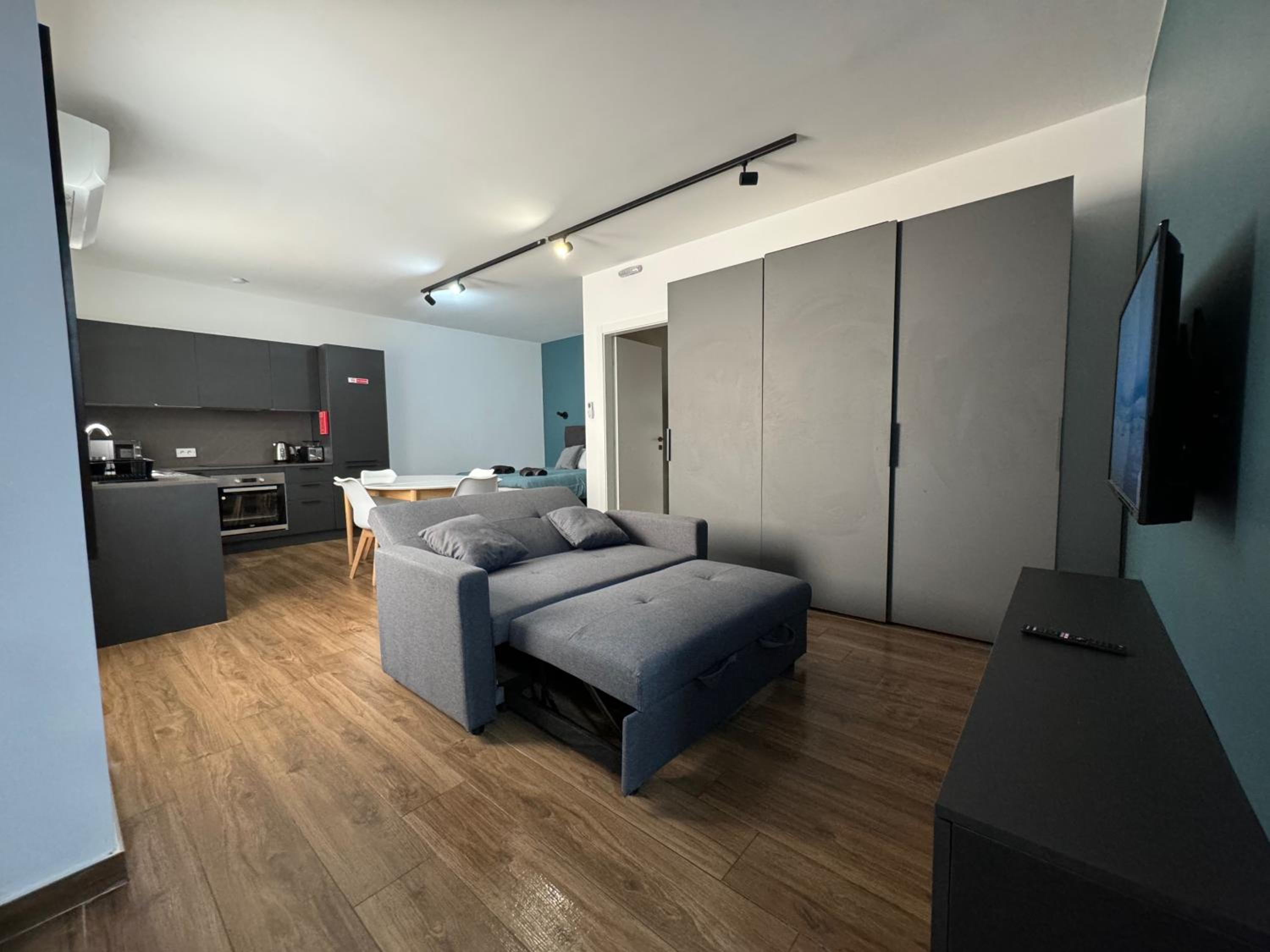Capital Heights Suite, Victoria